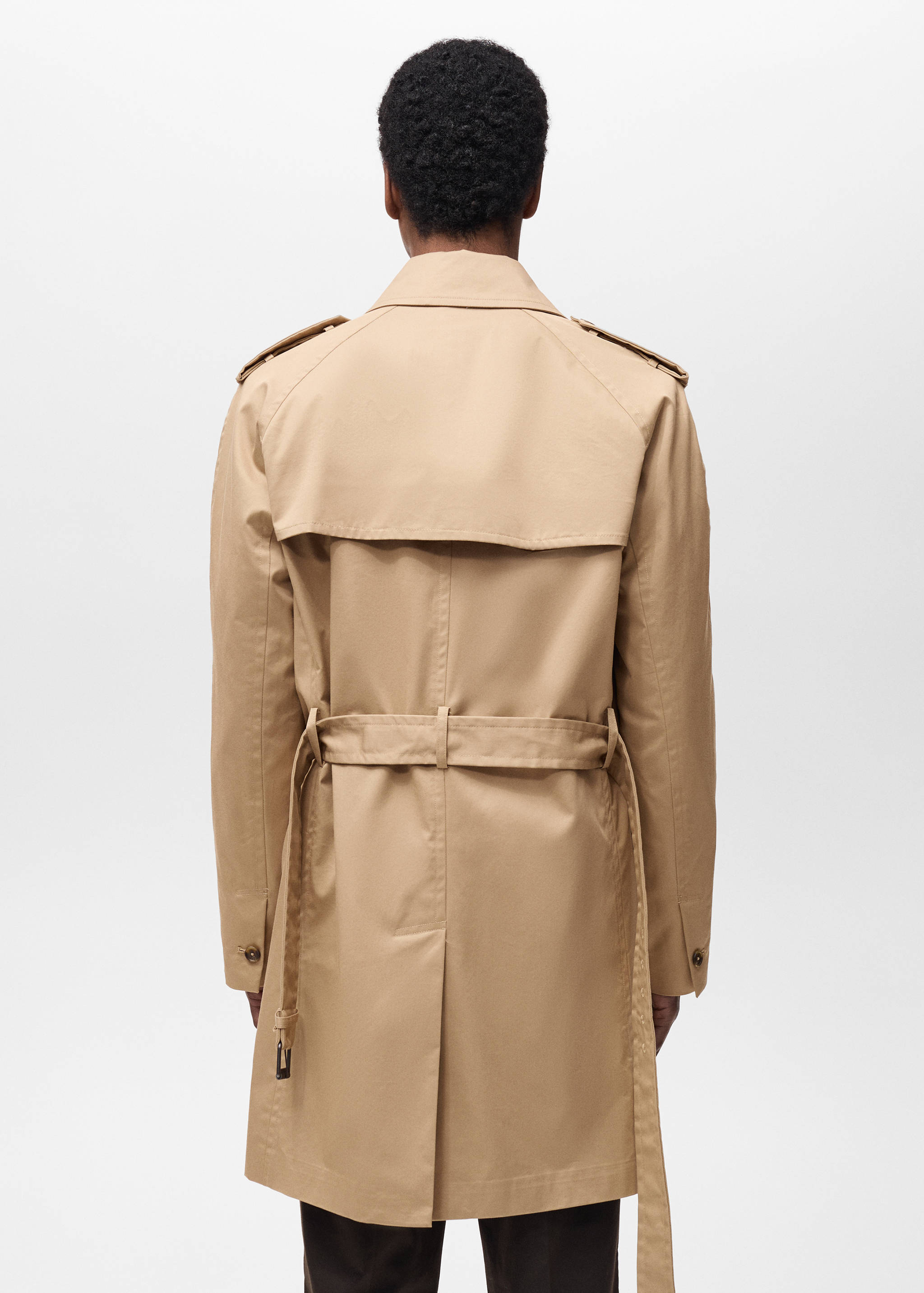 Water-repellent belted trench coat - Reverse of the article