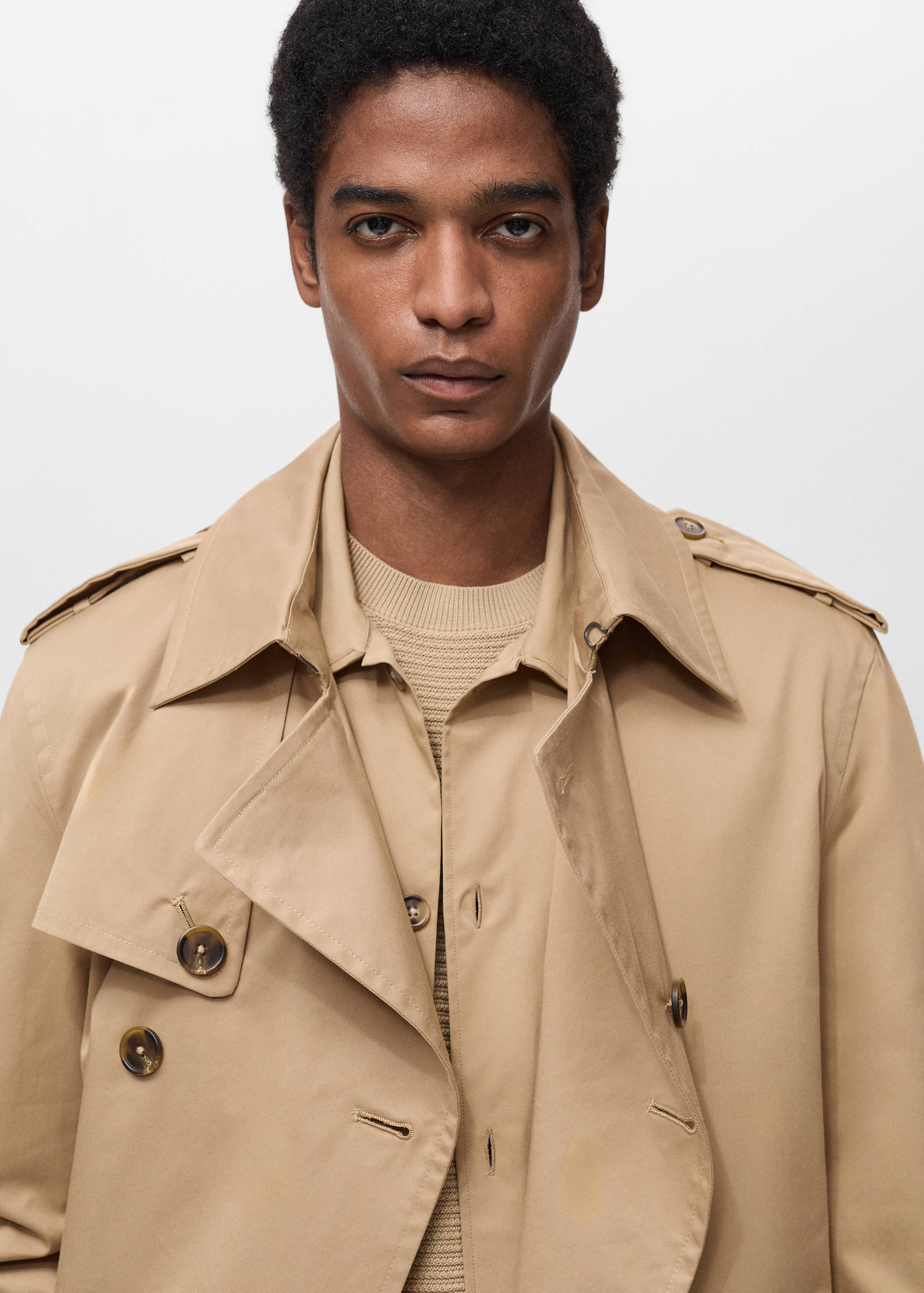 Water-repellent belted trench coat - Details of the article 1