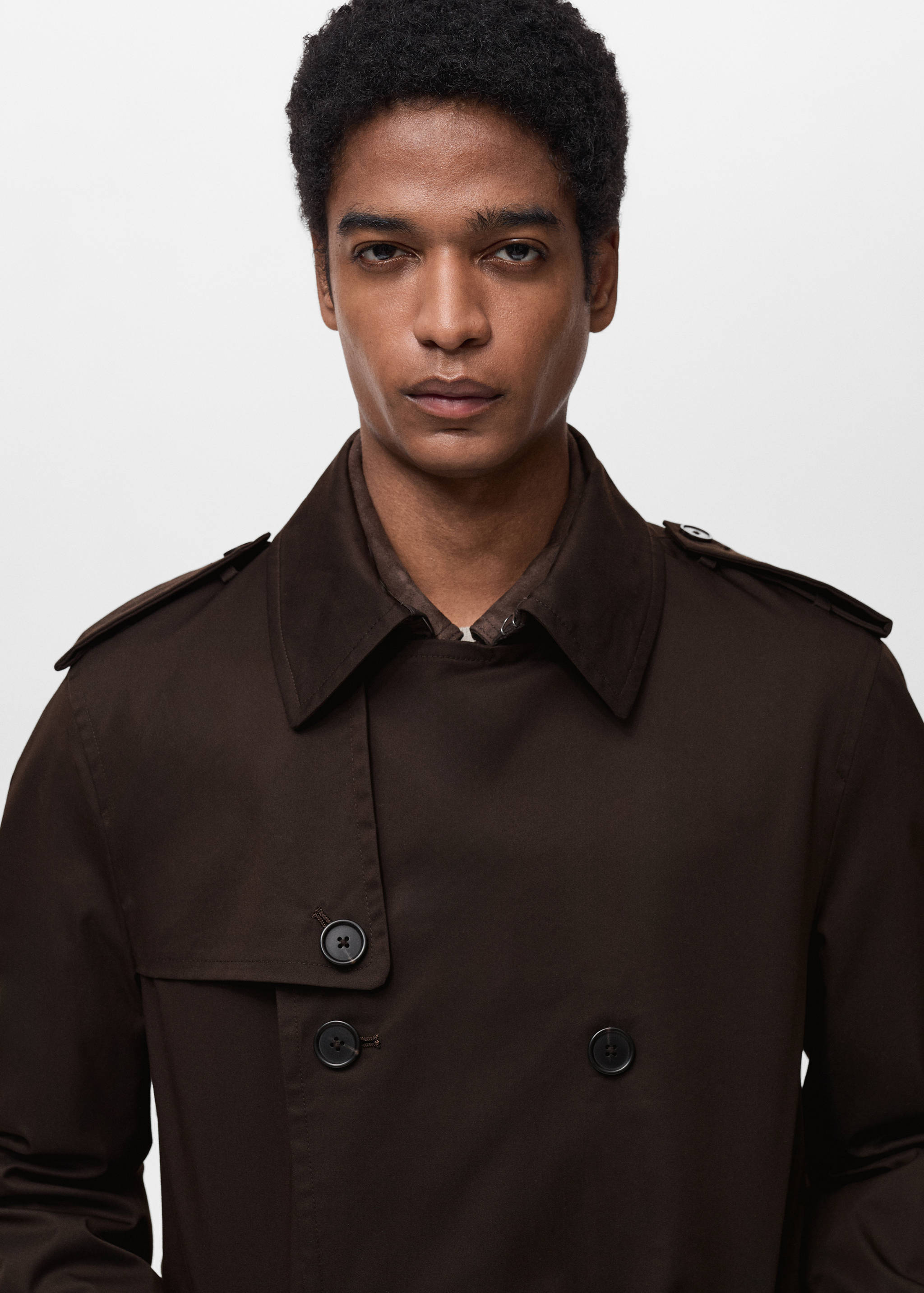 Water-repellent belted trench coat - Details of the article 1