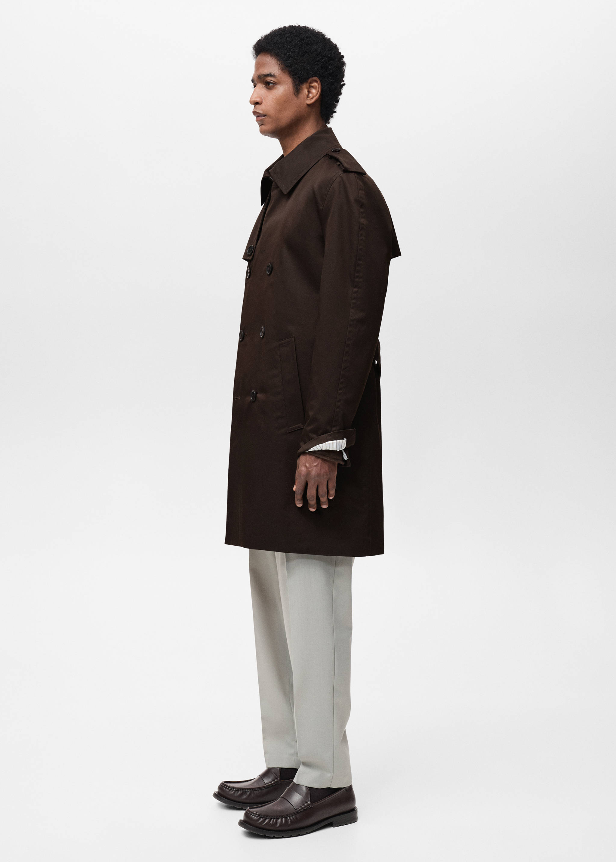 Water-repellent belted trench coat - Details of the article 2