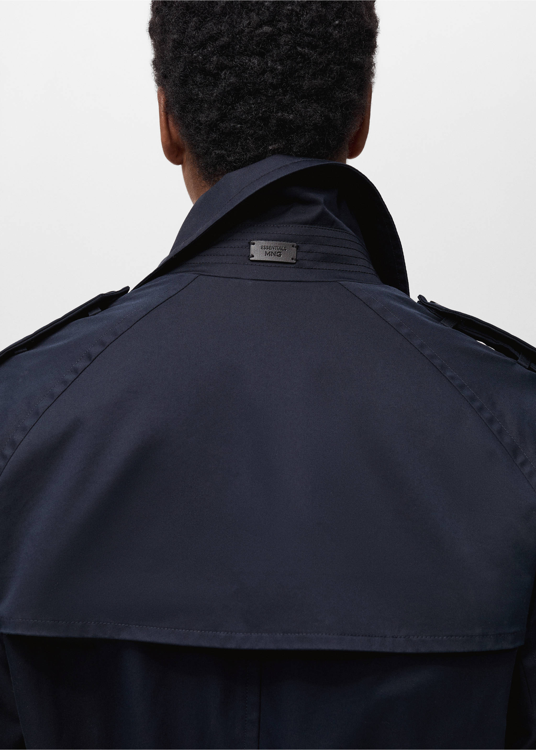 Water-repellent belted trench coat - Details of the article 3, Night Blue. Ref: 87084387-00.