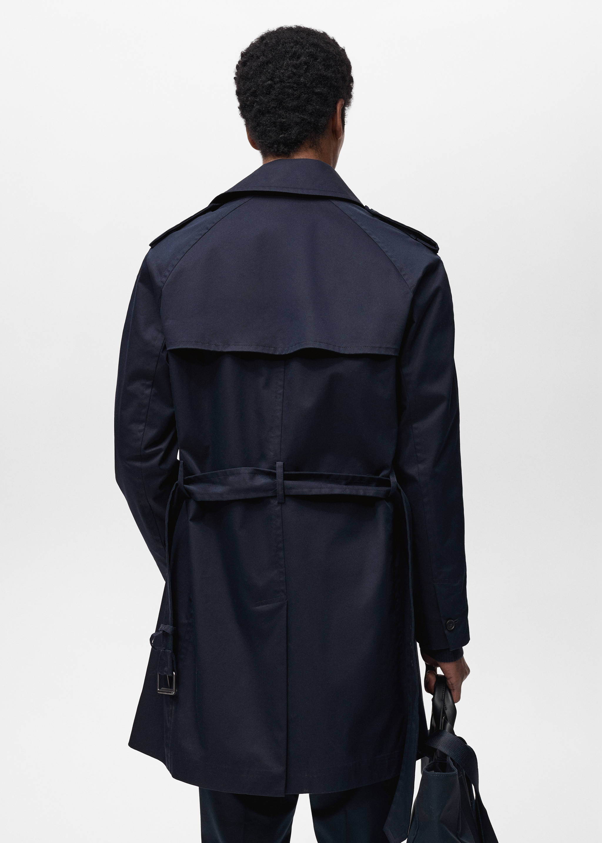 Water-repellent belted trench coat - Details of the article 2
