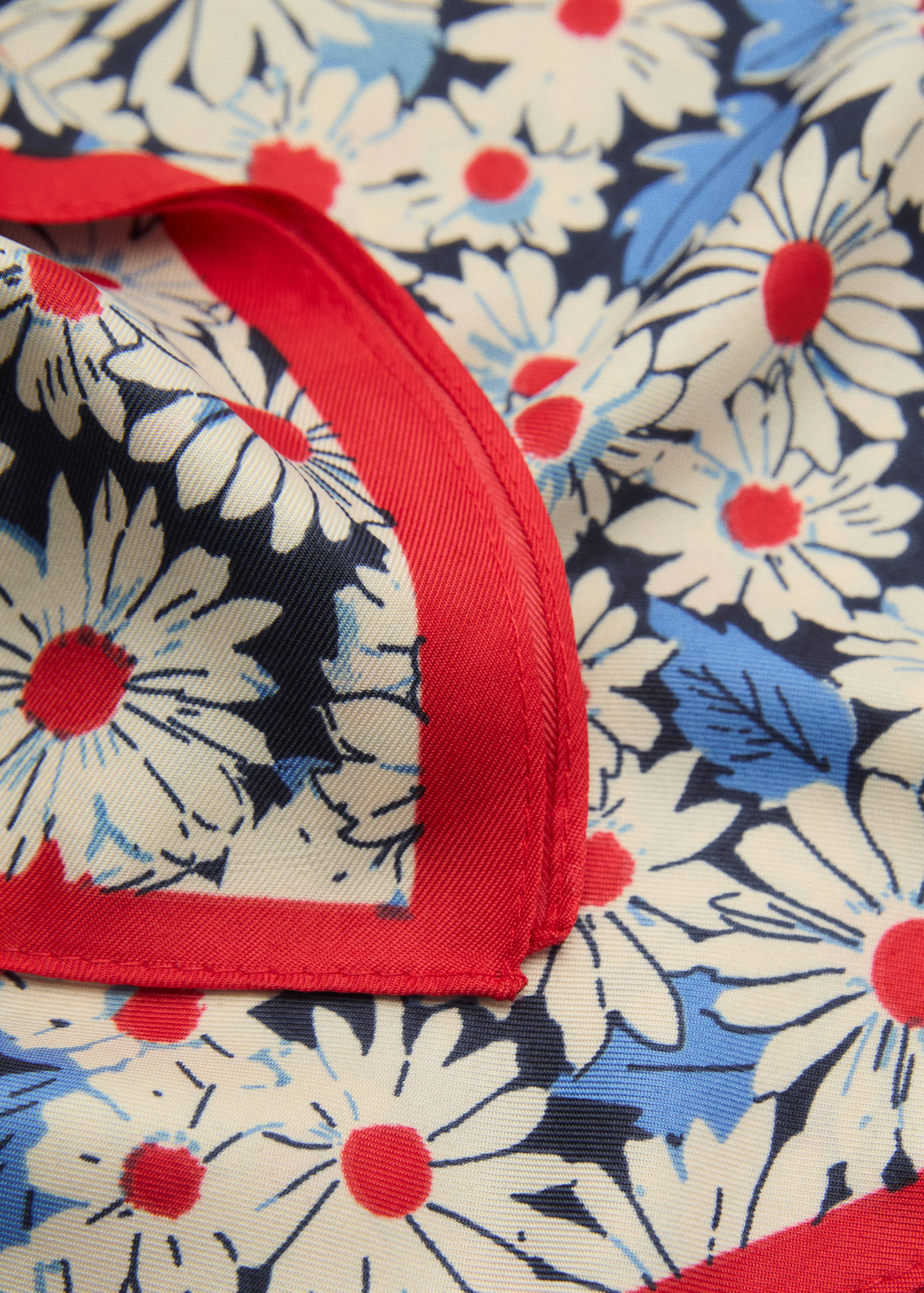 Pañuelo estampado floral - Plano medio