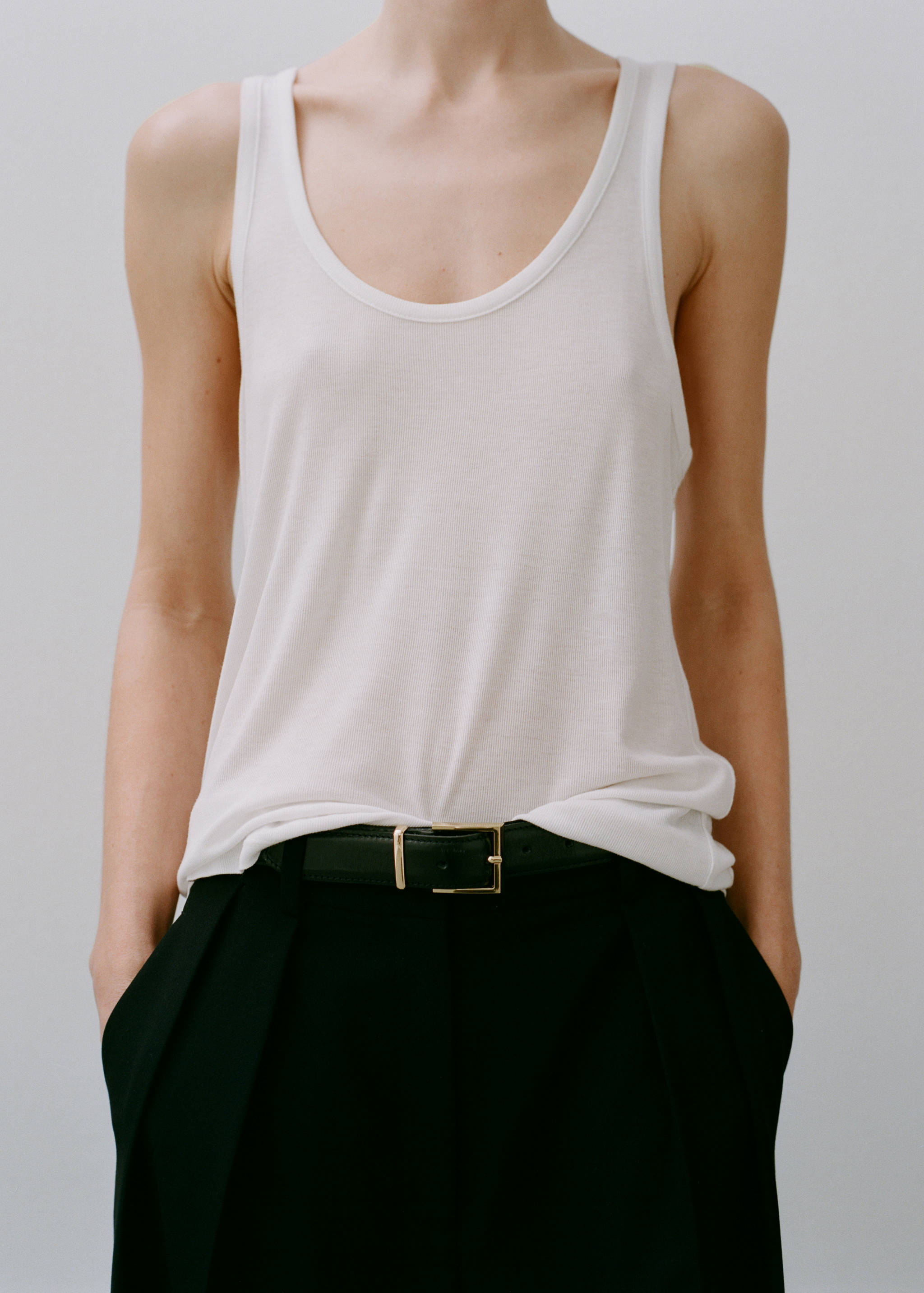 Cinto de pele com fivela quadrada - Pormenor do artigo 6