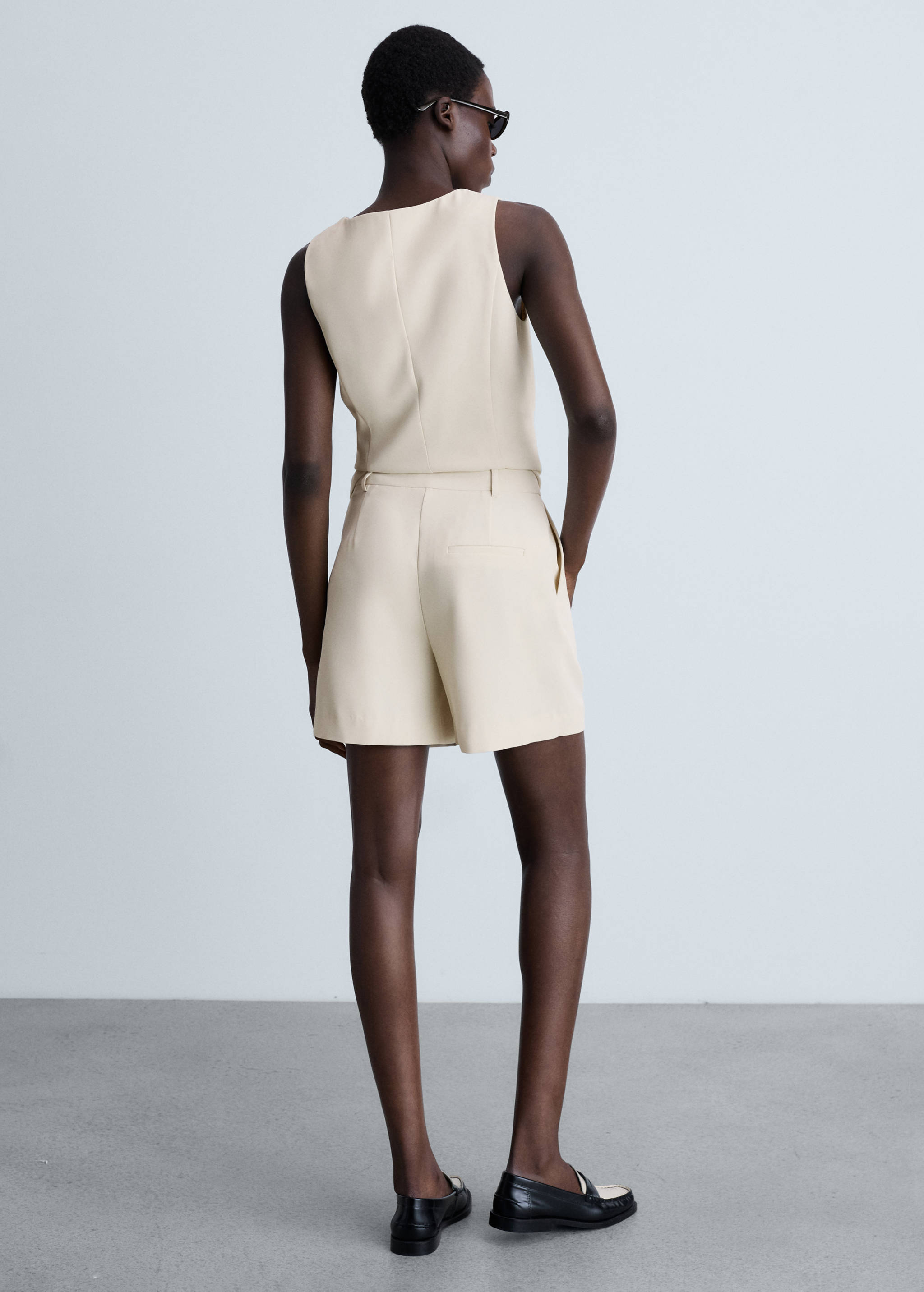 High-waisted suit shorts - Reverse of the article