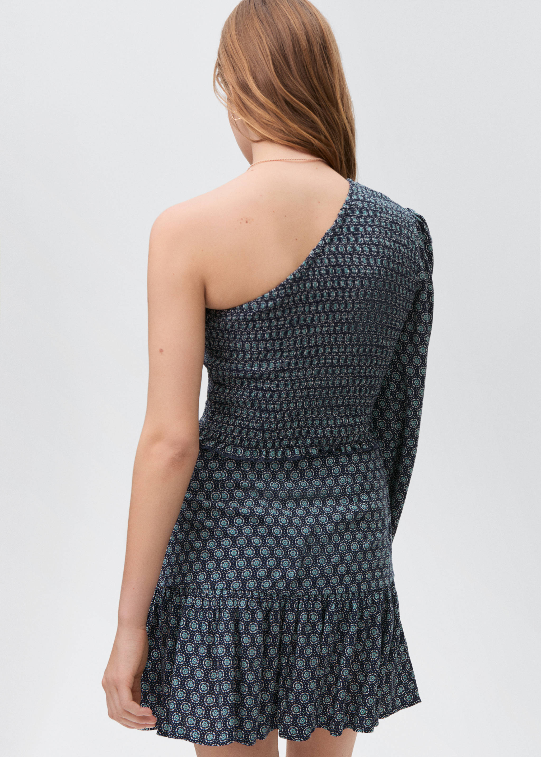 Ruffled asymmetrical blouse - Reverse of the article