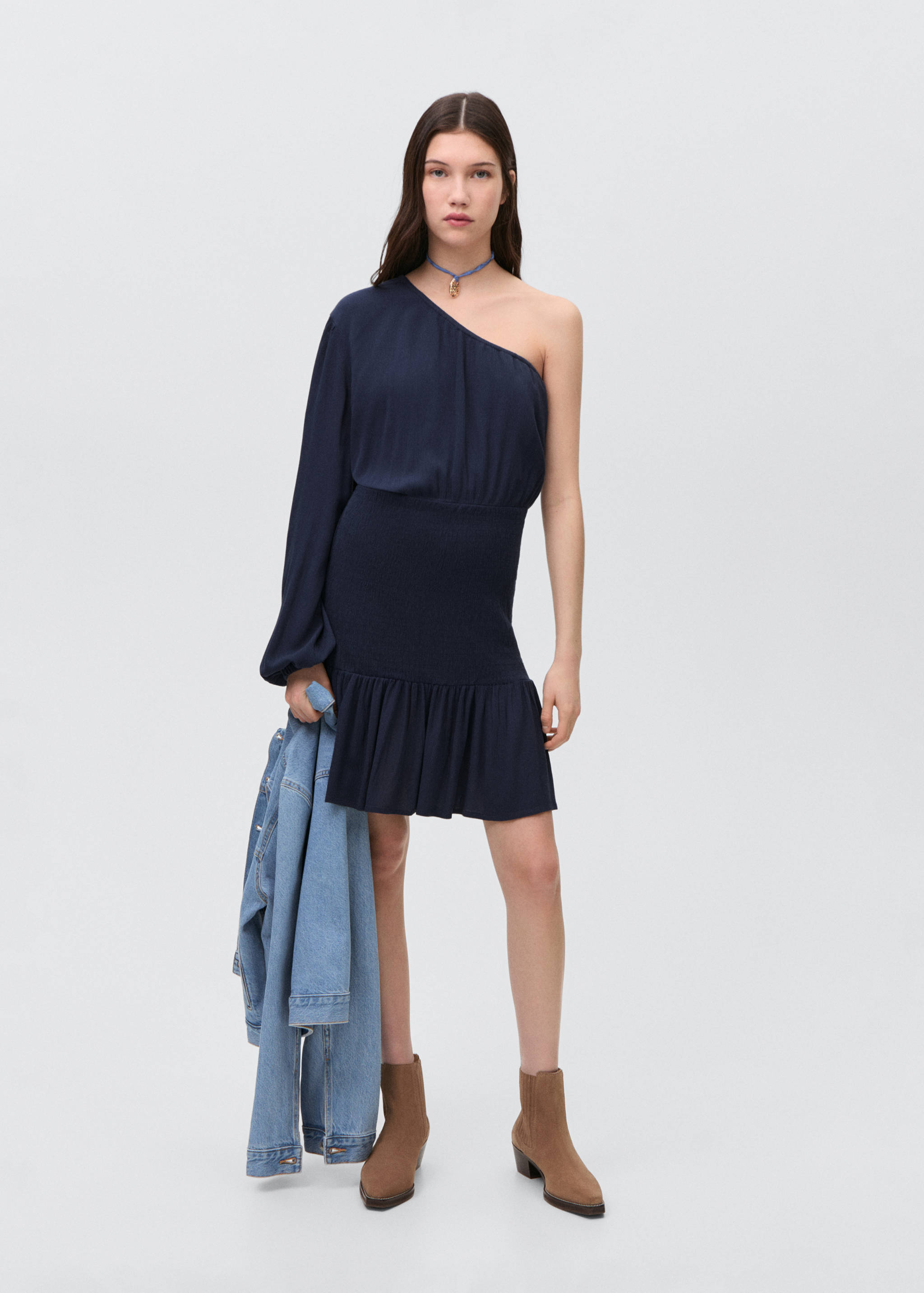 Robe asymétrique froncée - Plan général
