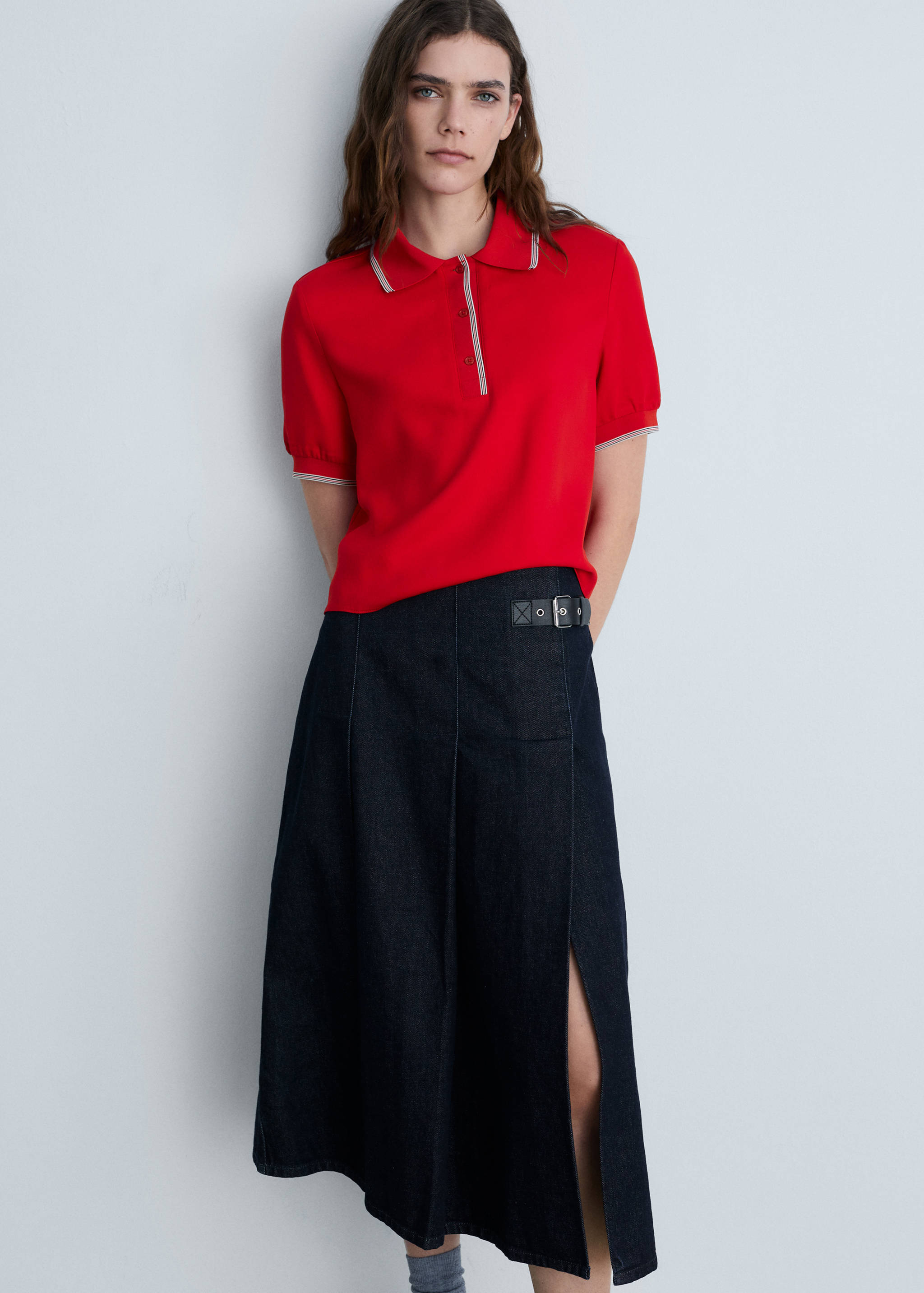 Cropped polo shirt with contrasting trim - Details of the article 2