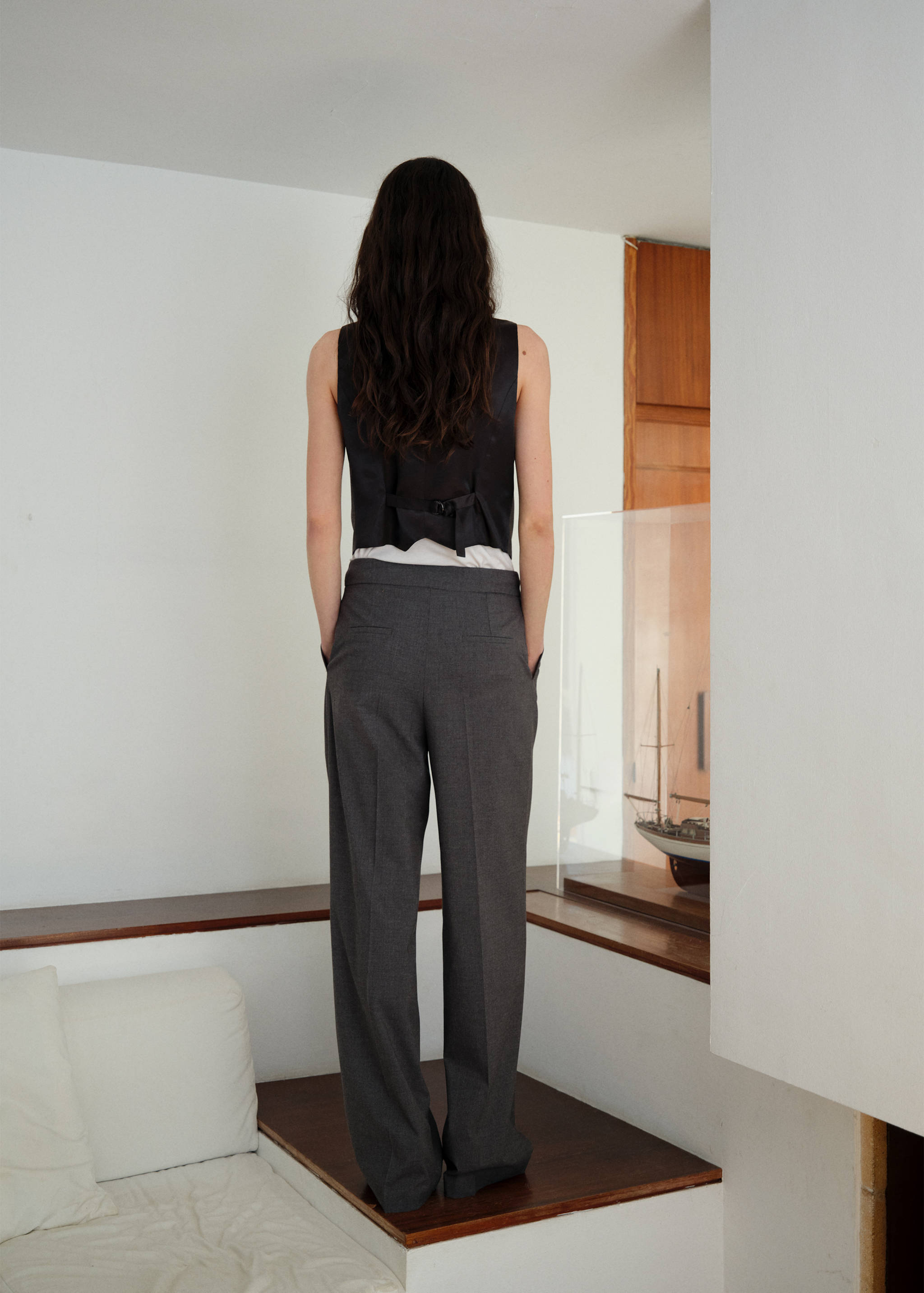 Gilet with adjustable belt - Reverse of the article