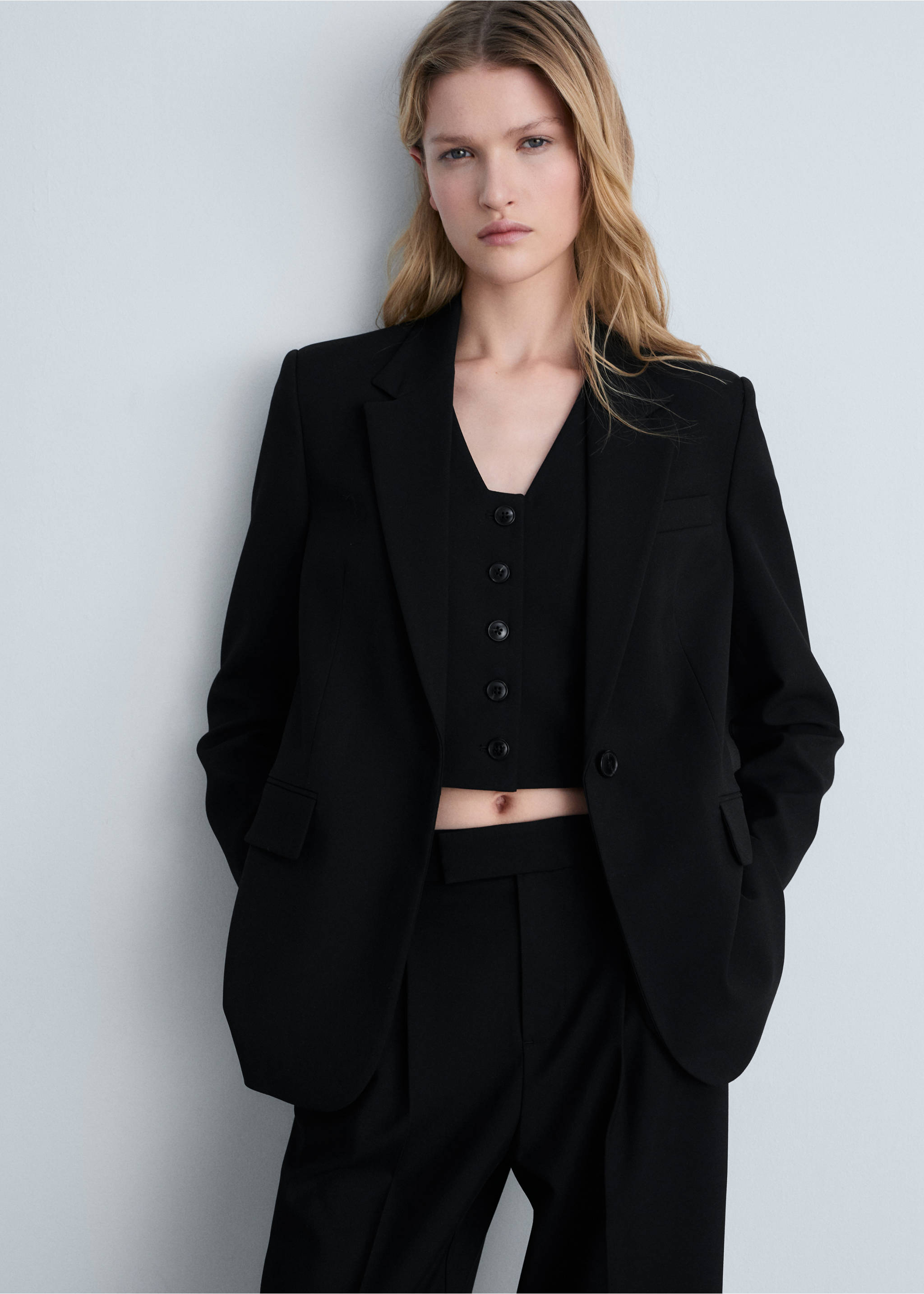 Blazer droit avec poches à rabat - Plan moyen, Noir. Ref: 87085139-00.