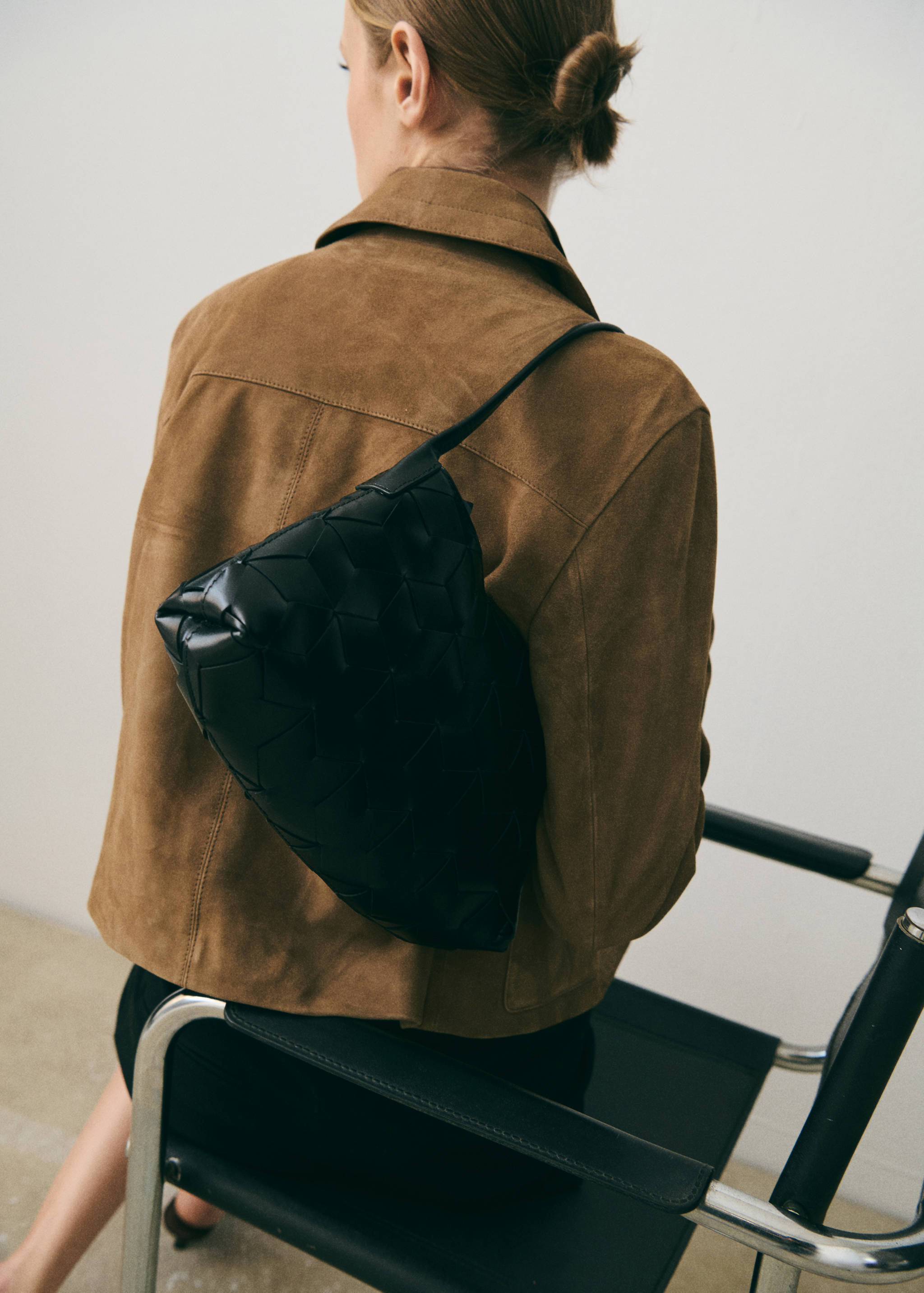 حقيبة كتف مضفرة من الجلد - رؤية عامة