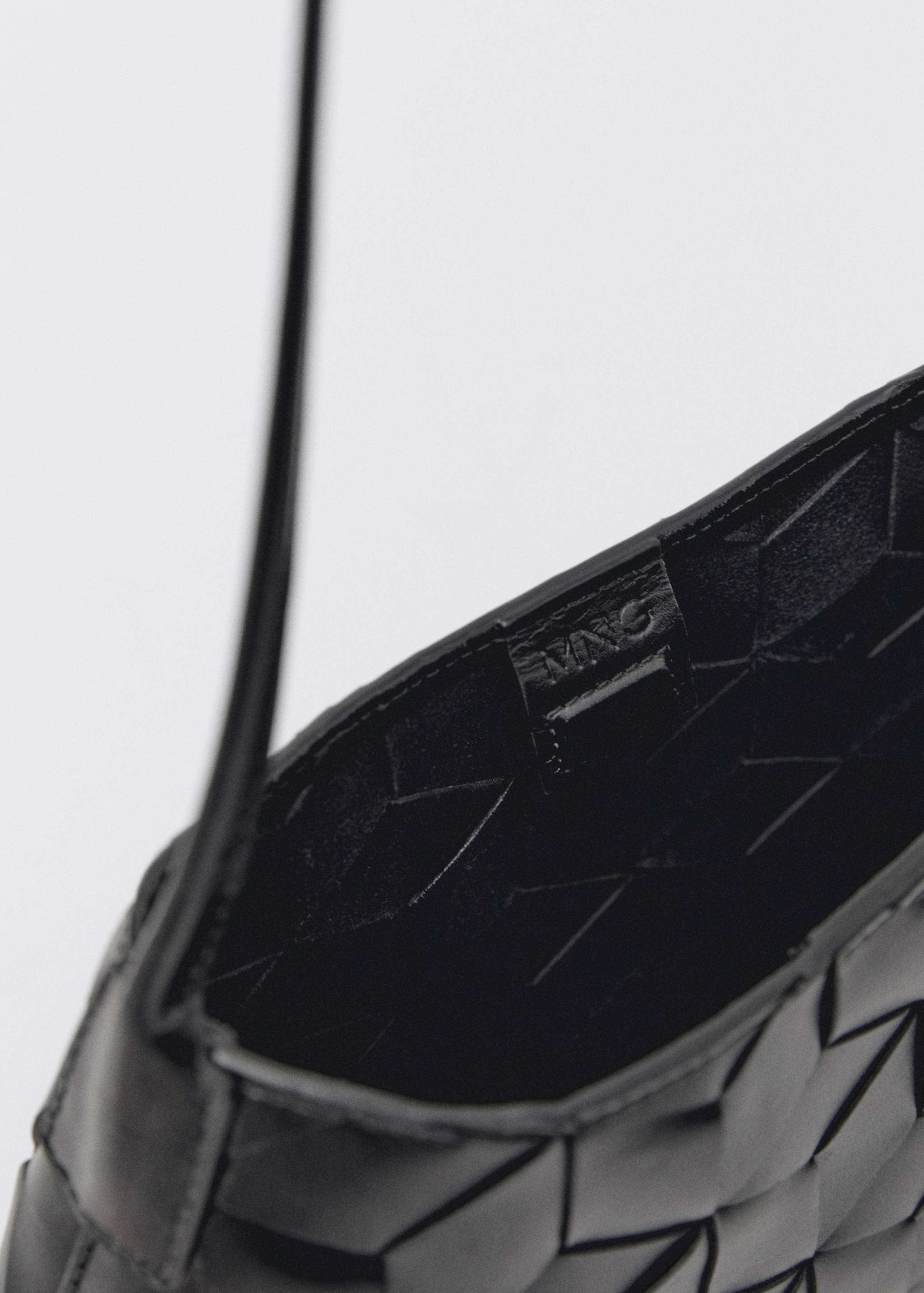 Braided leather shoulder bag - Details of the article 2