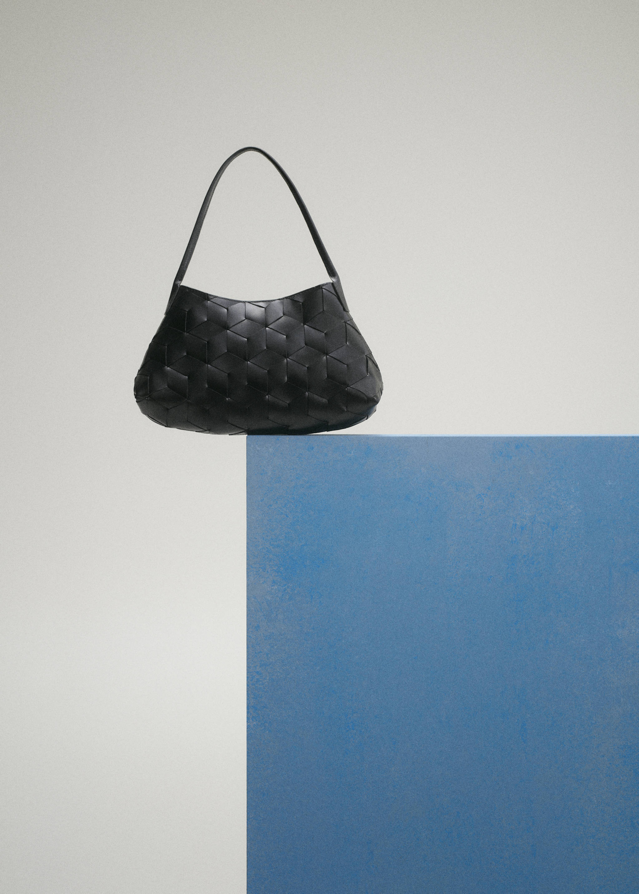 Braided leather shoulder bag - Details of the article 9