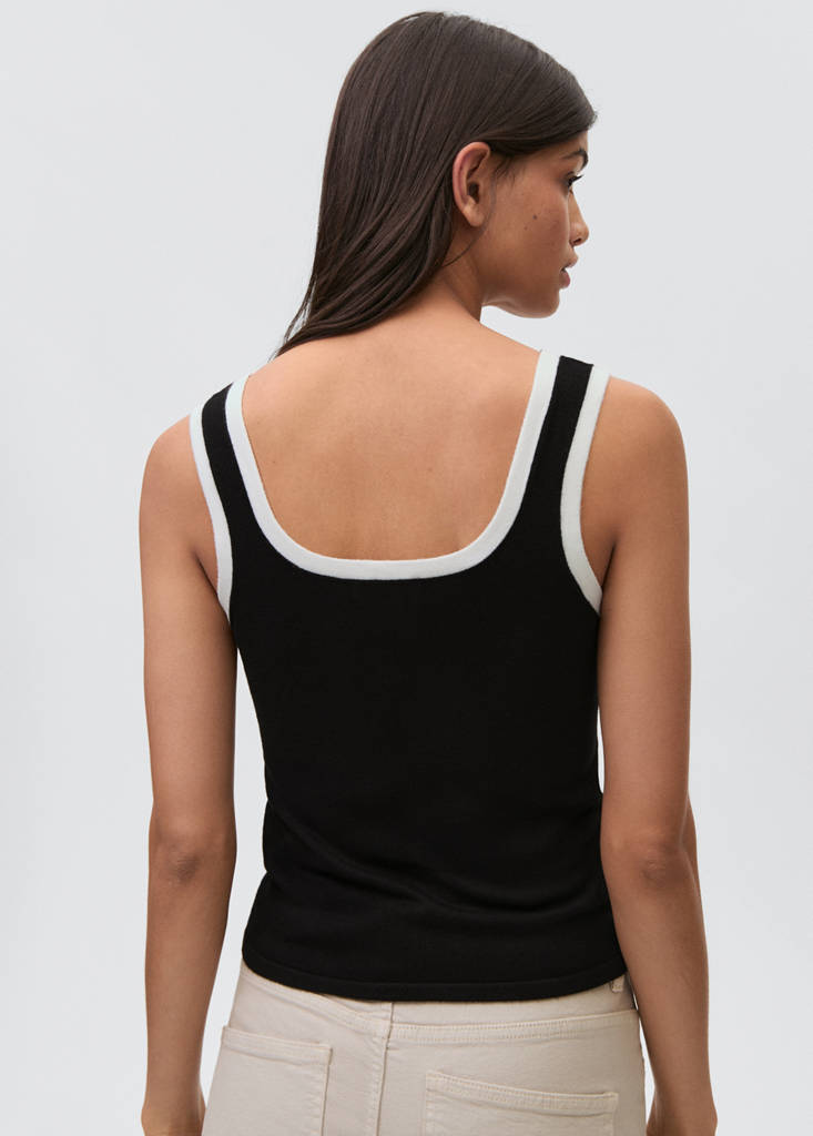 Top with contrasting finishes — Black