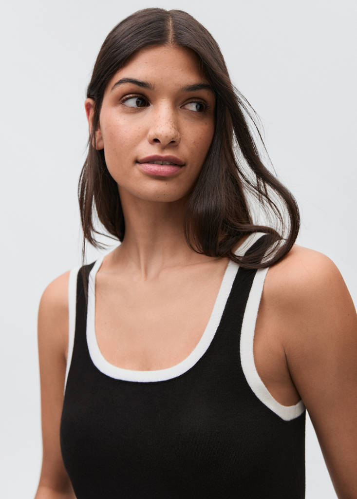 Top with contrasting finishes — Black