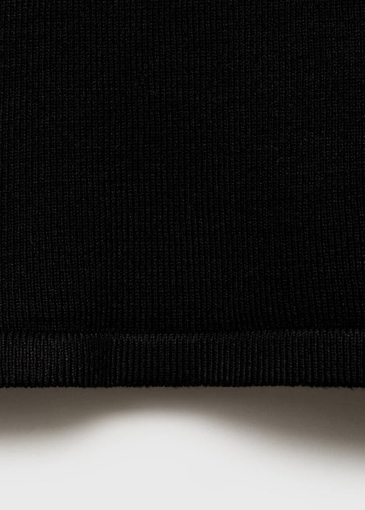 Top with contrasting finishes — Black
