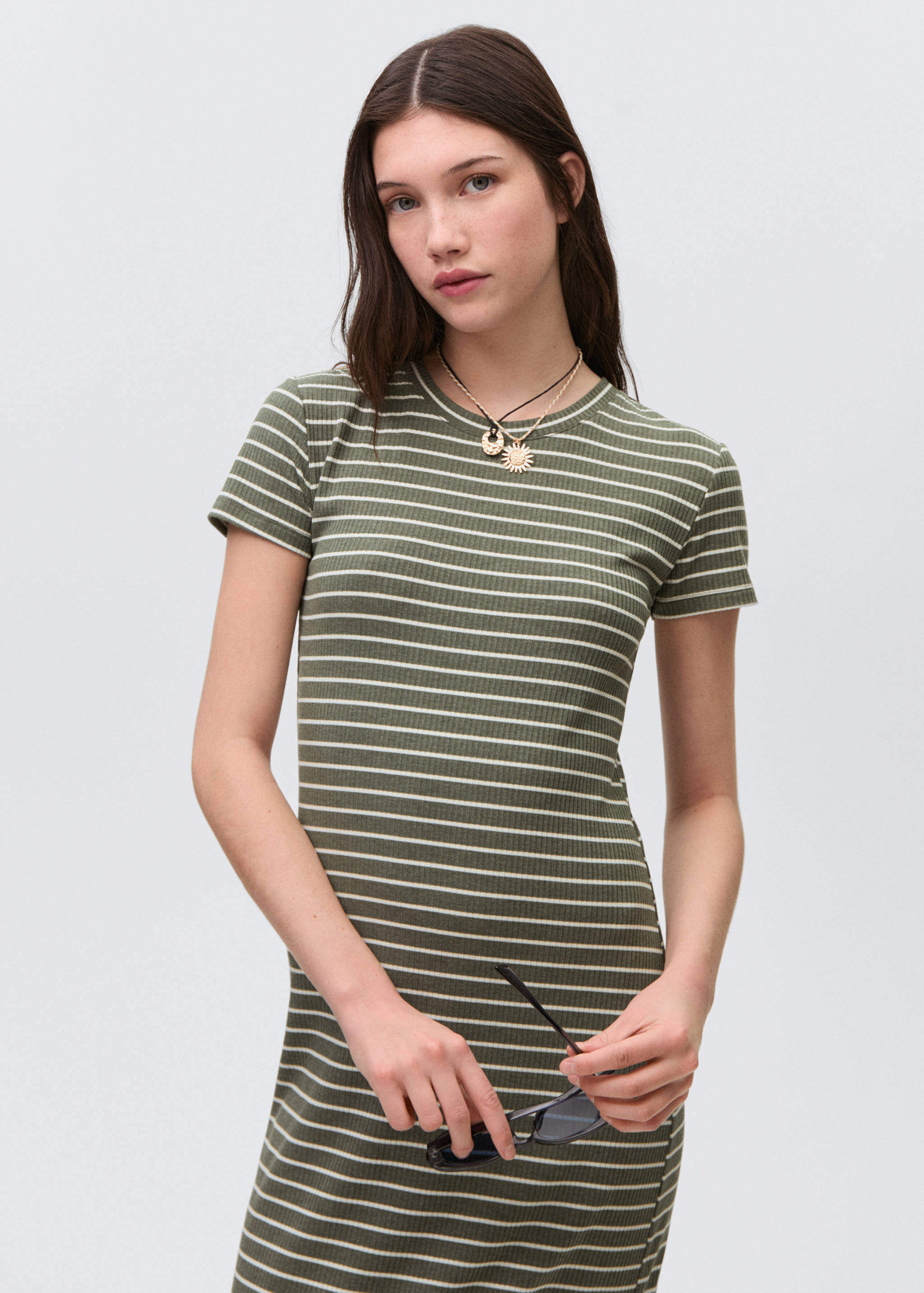 Robe longue rayures - Plan moyen