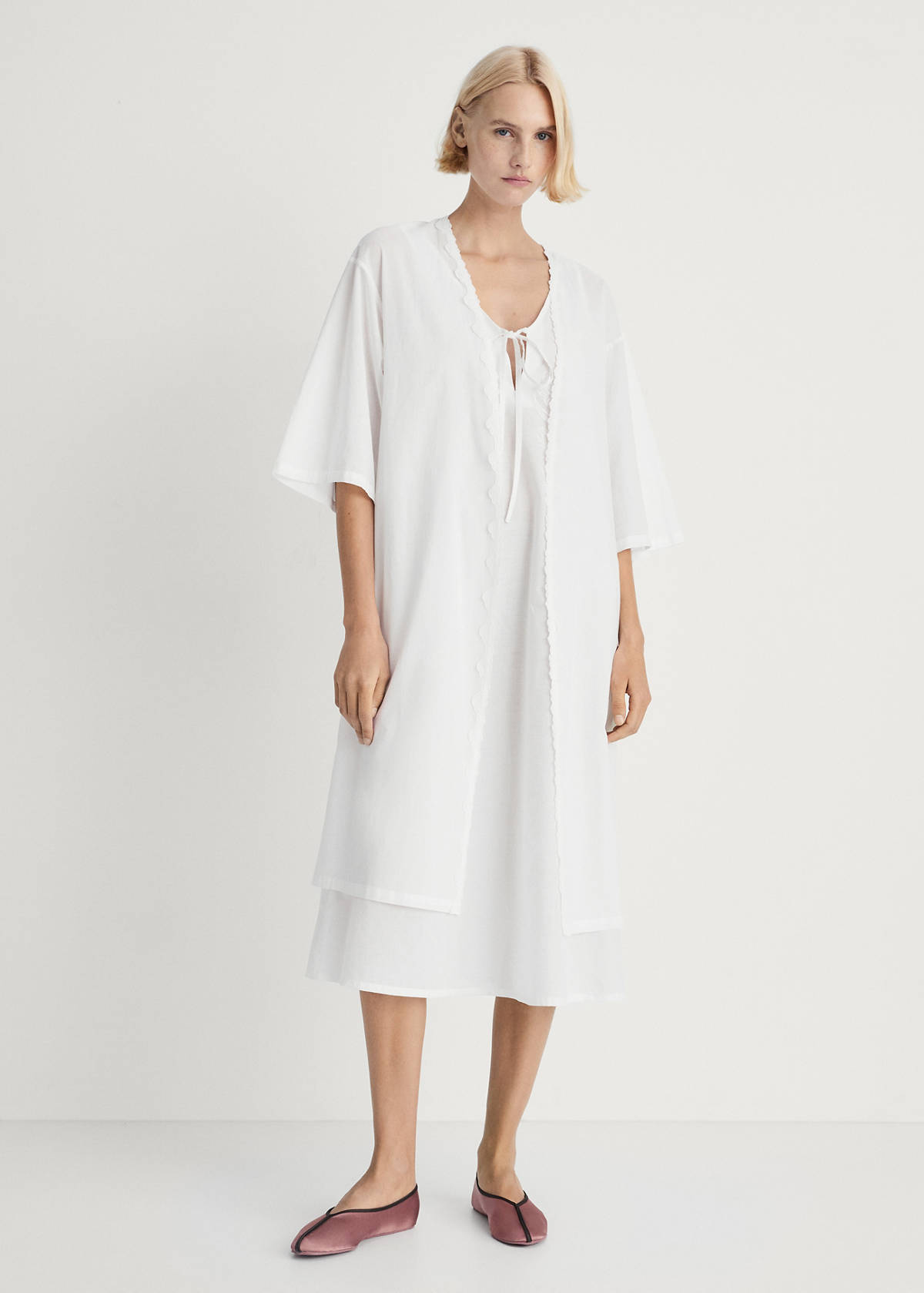 Cotton robe with lace — White