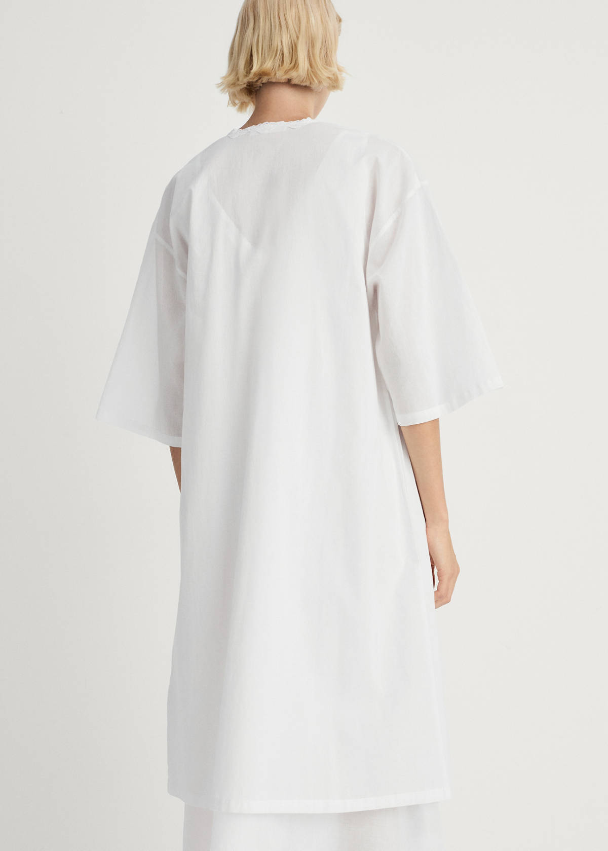 Cotton robe with lace — White