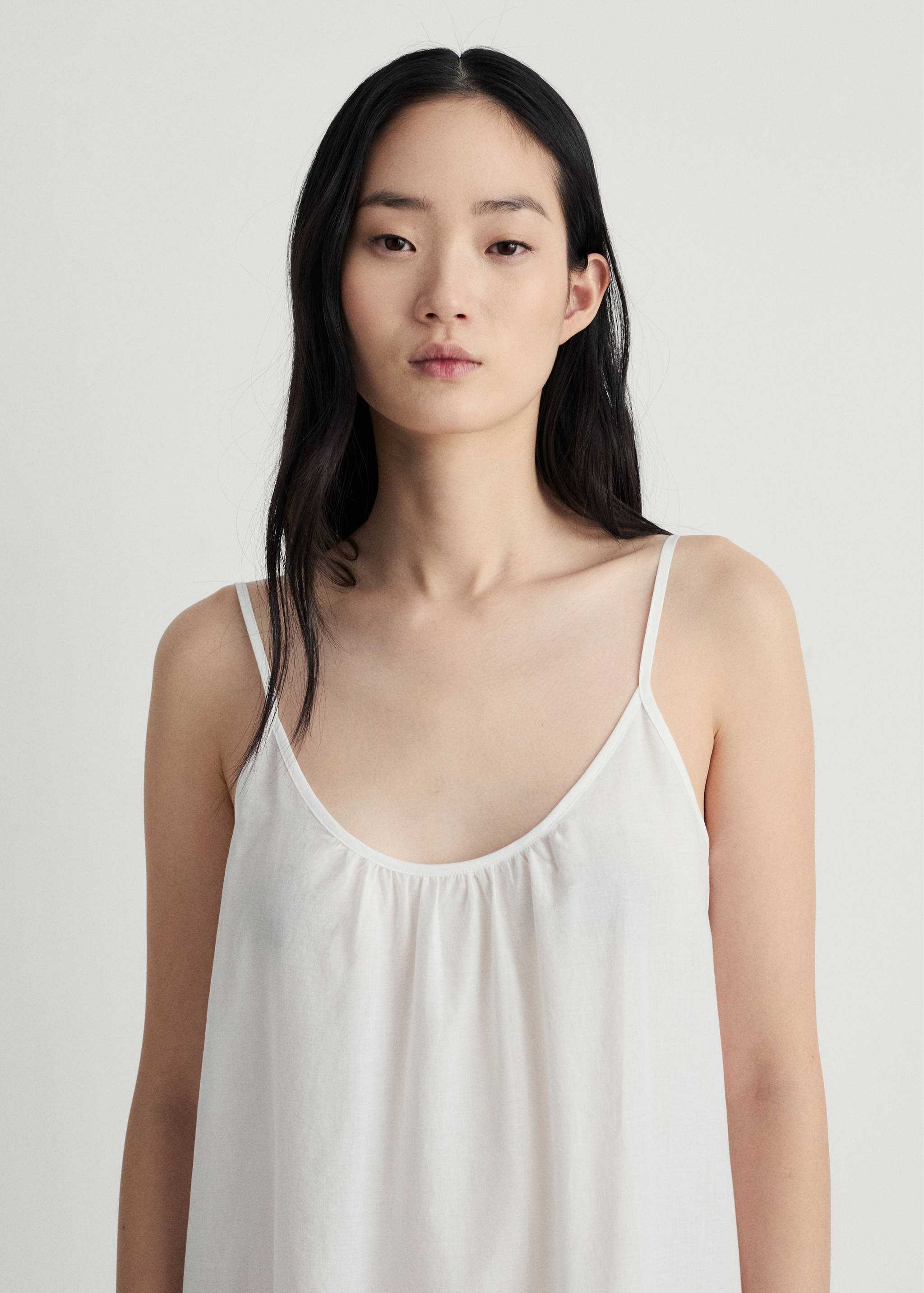 Cotton spaghetti-strap nightgown - Medium plane
