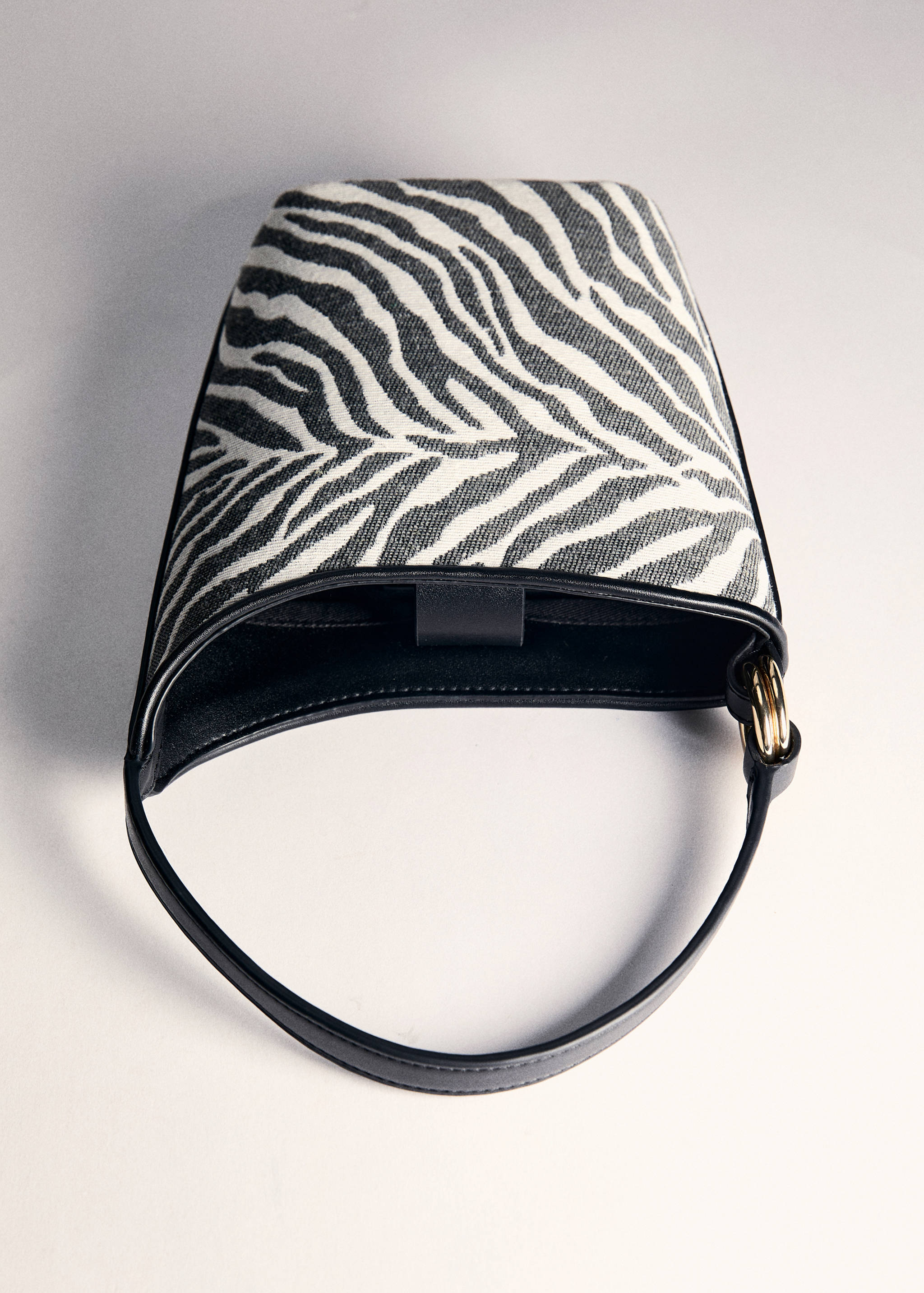 Zebra-print bucket bag - Details of the article 5