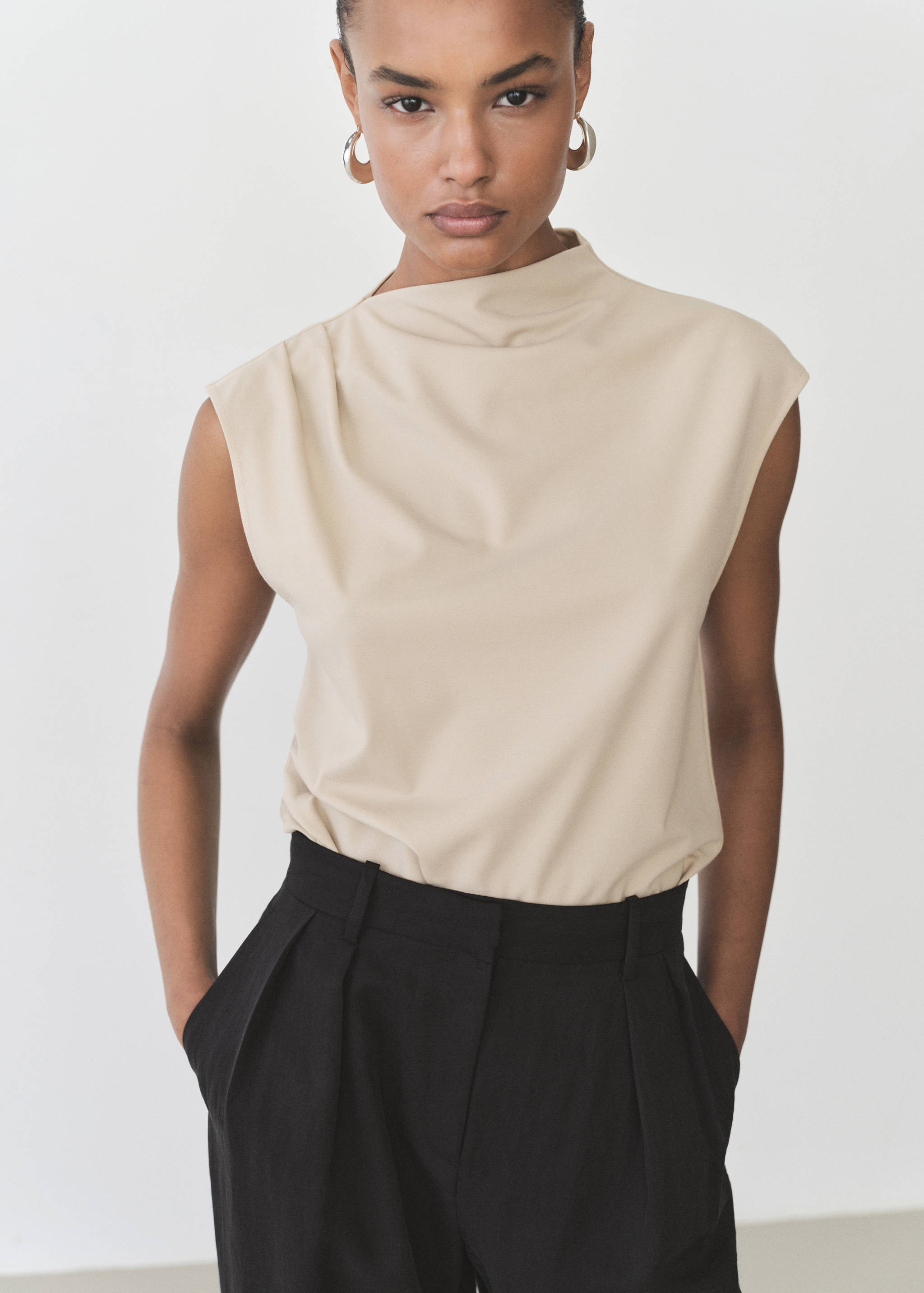 T-shirt with gathered asymmetrical neck - Medium plane
