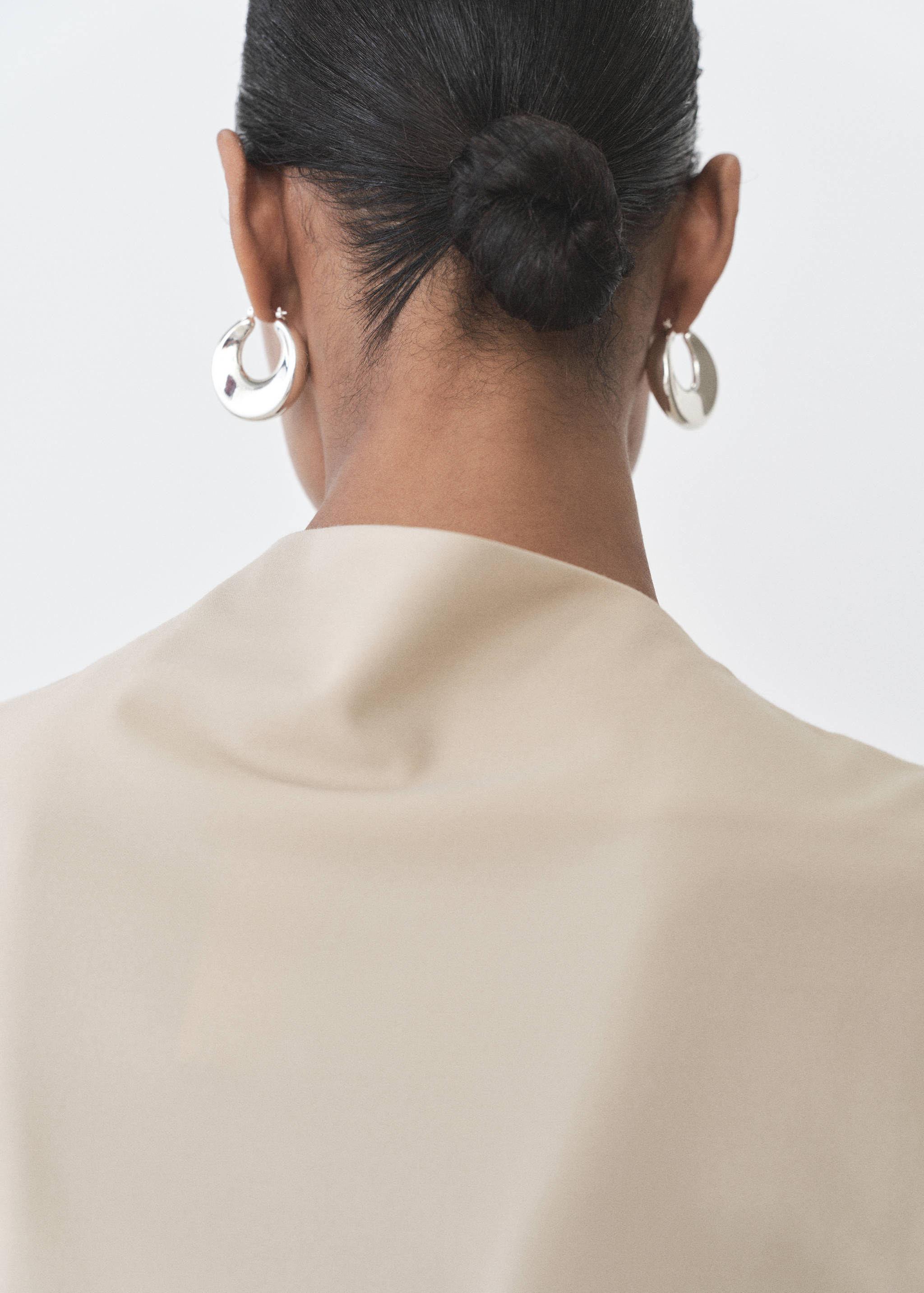 T-shirt with gathered asymmetrical neck - Details of the article 6