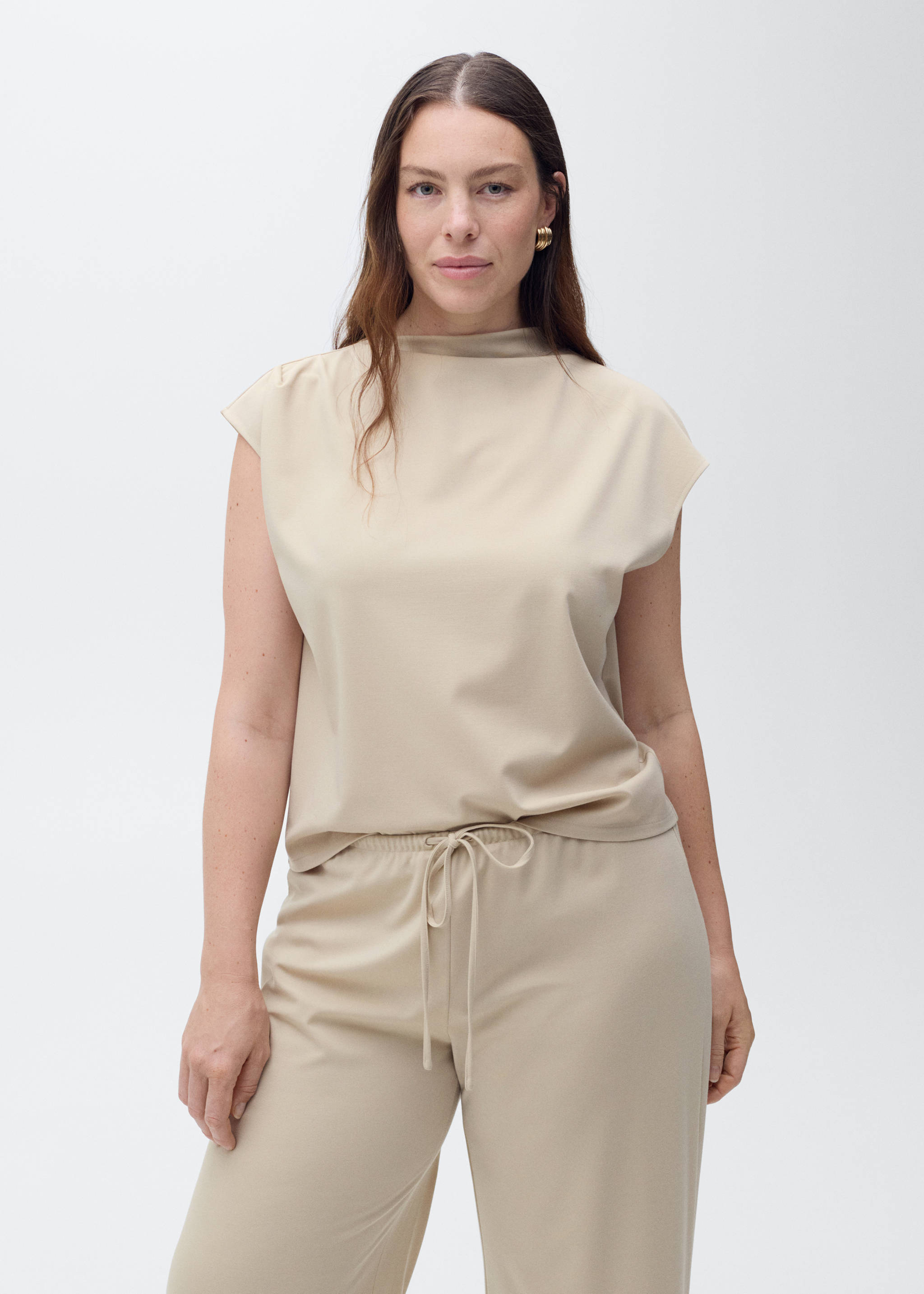 T-shirt with gathered asymmetrical neck - Details of the article 5