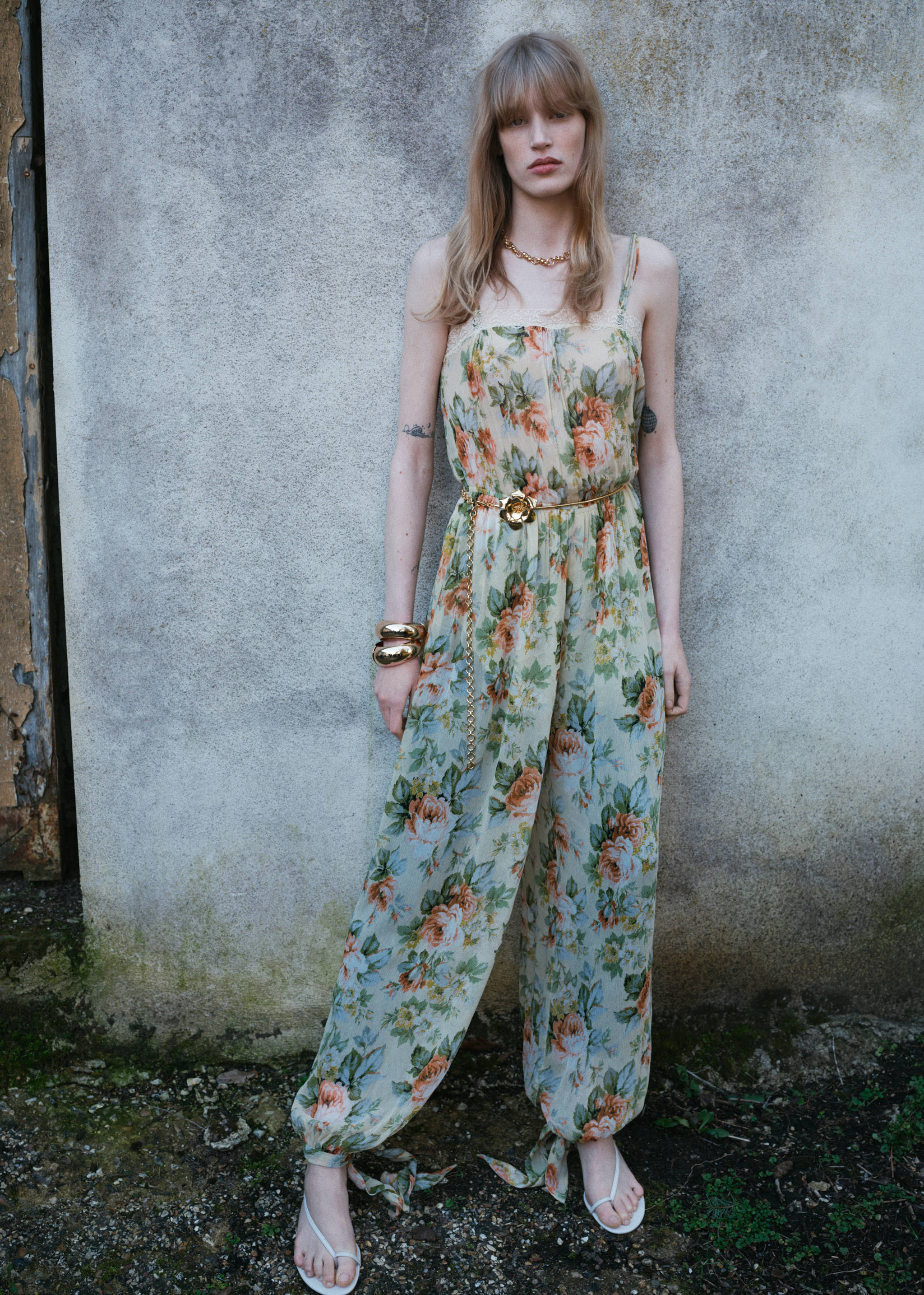 Long floral jumpsuit with puffed hem - Details of the article 7