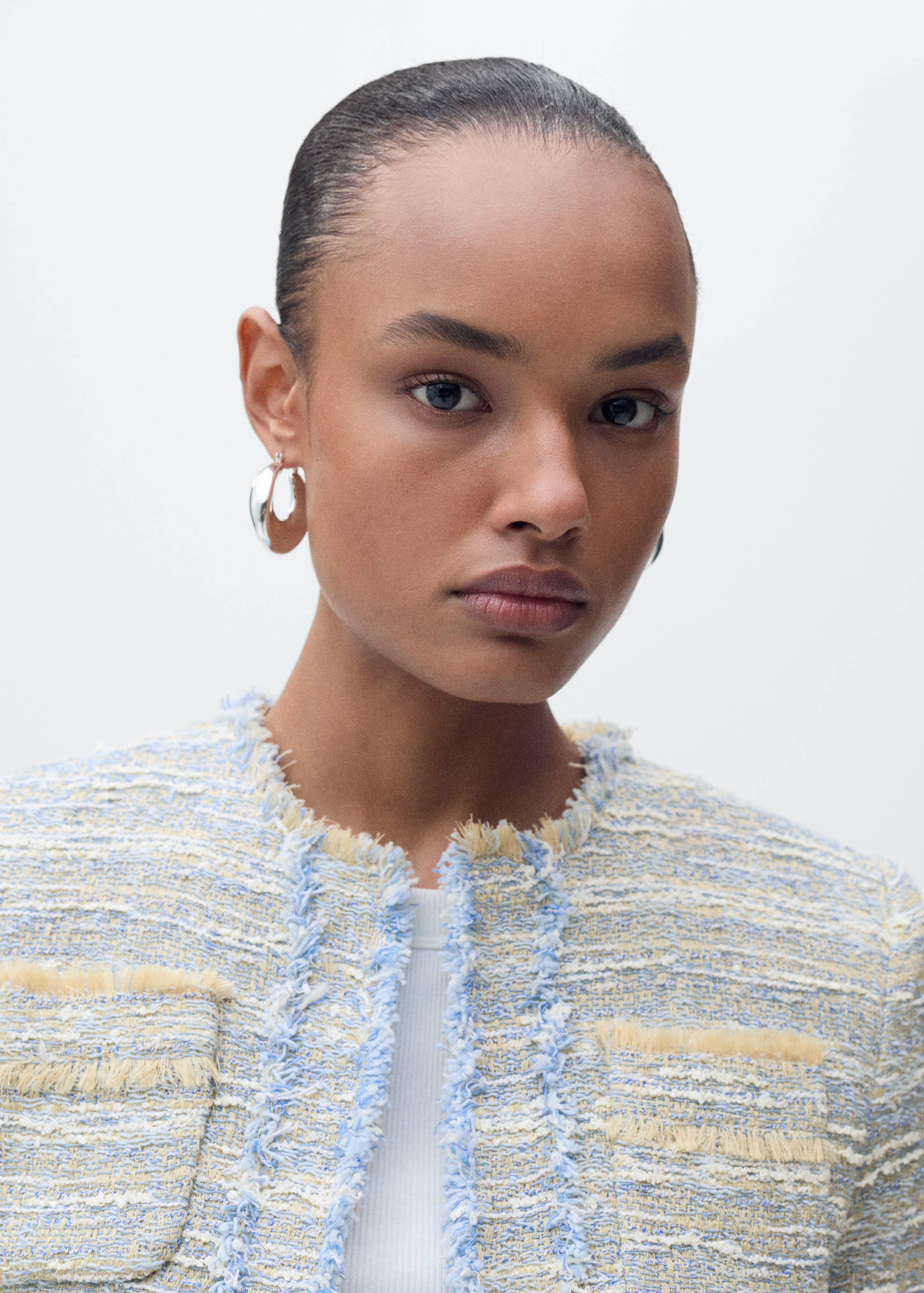 Tweed jacket with frayed ends - Details of the article 2