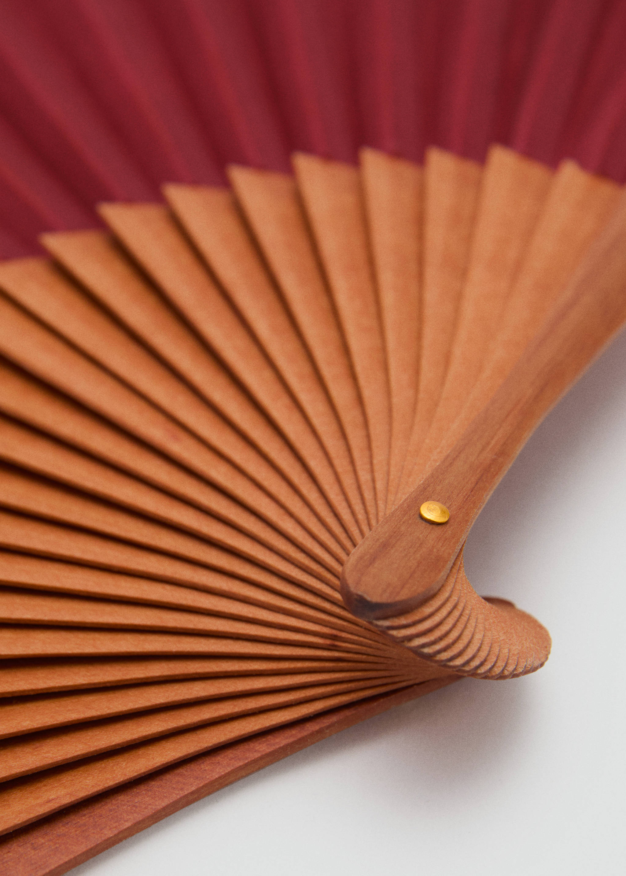 Smooth wooden fan - Details of the article 1