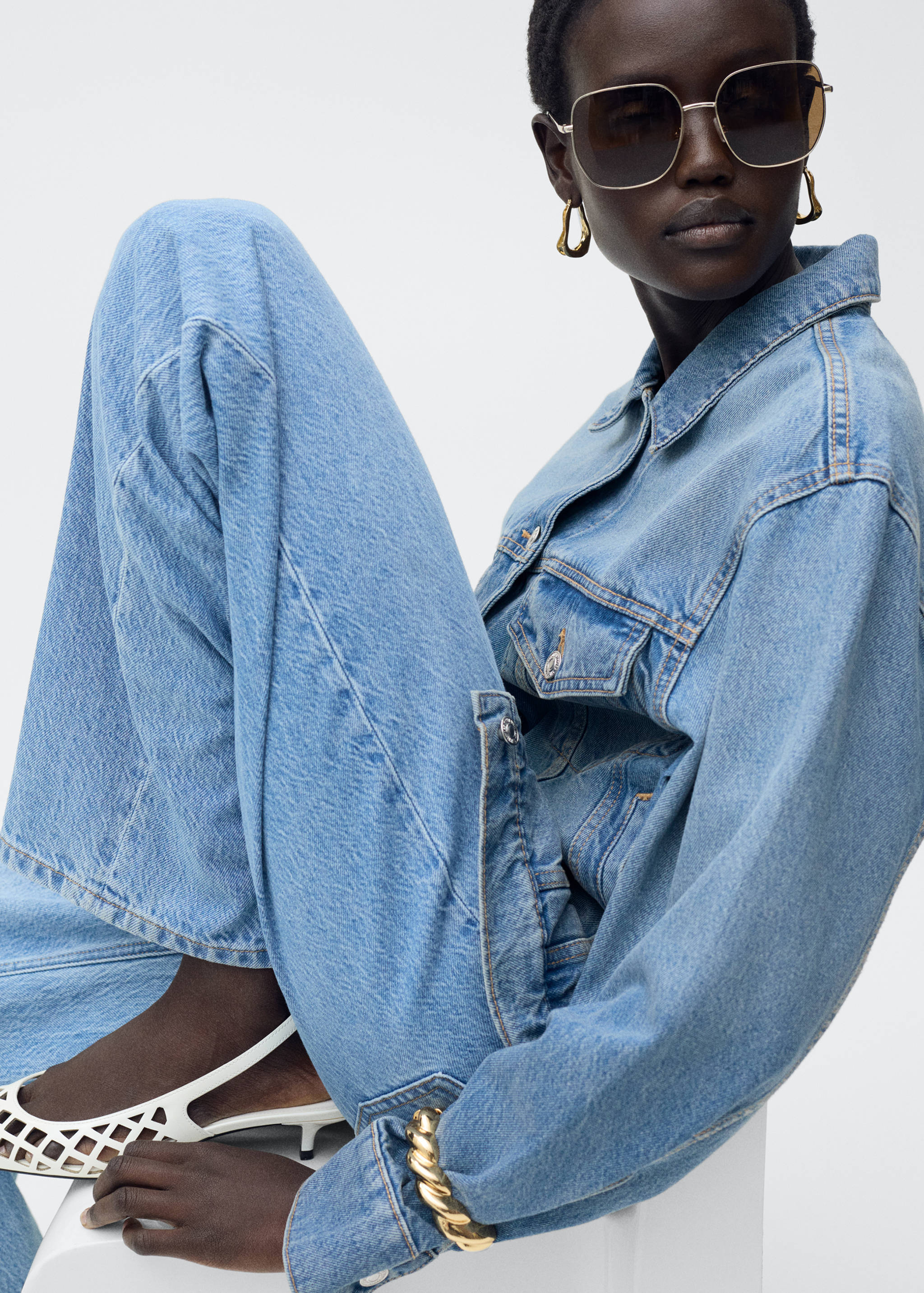 Oversized denim jacket with pockets - Details of the article 6