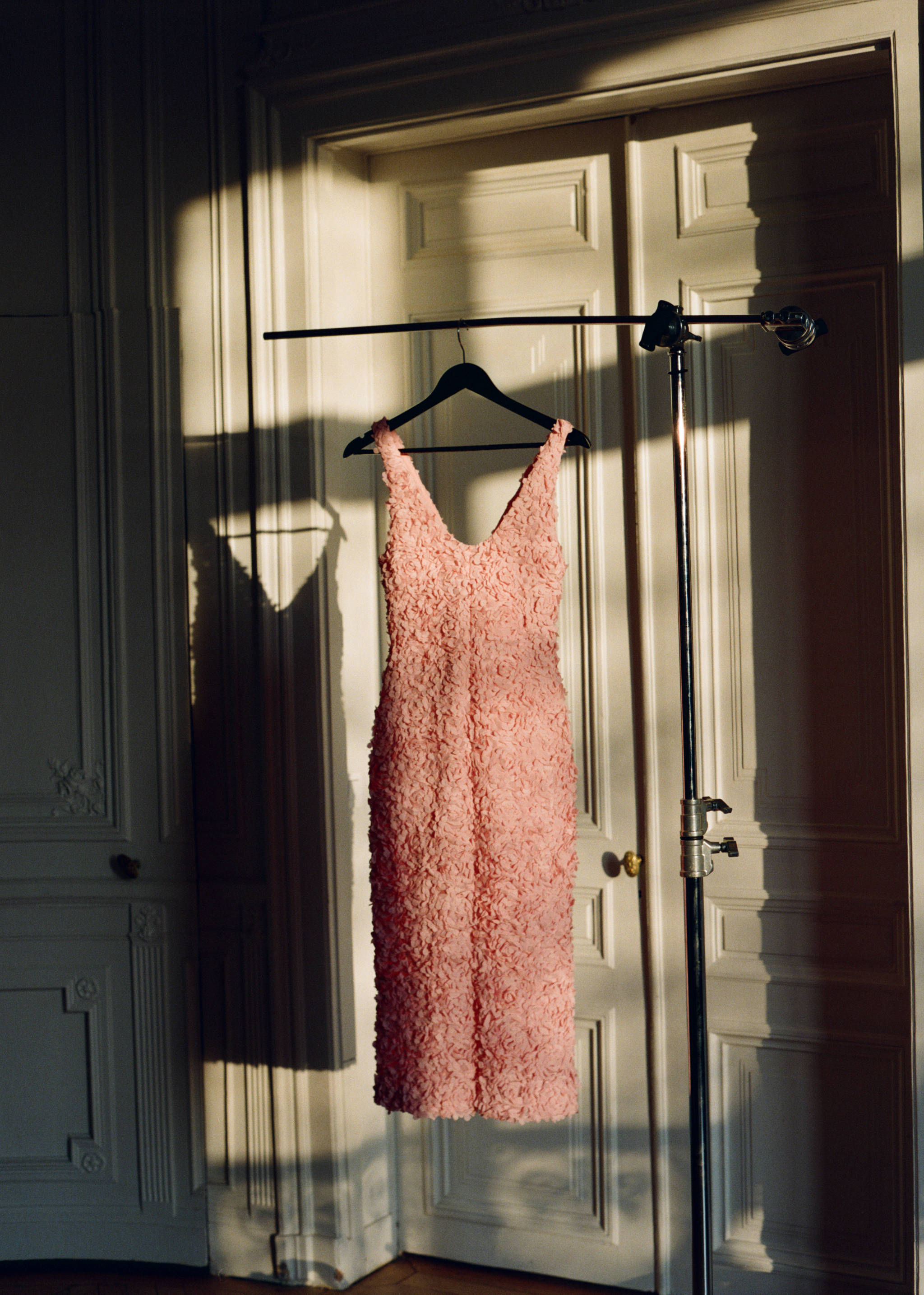 Tulle dress with embroidered flower - Details of the article 7