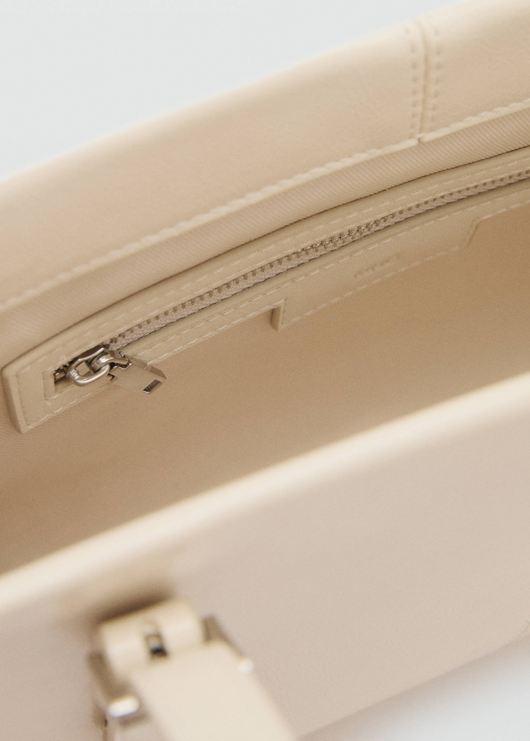 Shoulder bag with buckles - Details of the article 3
