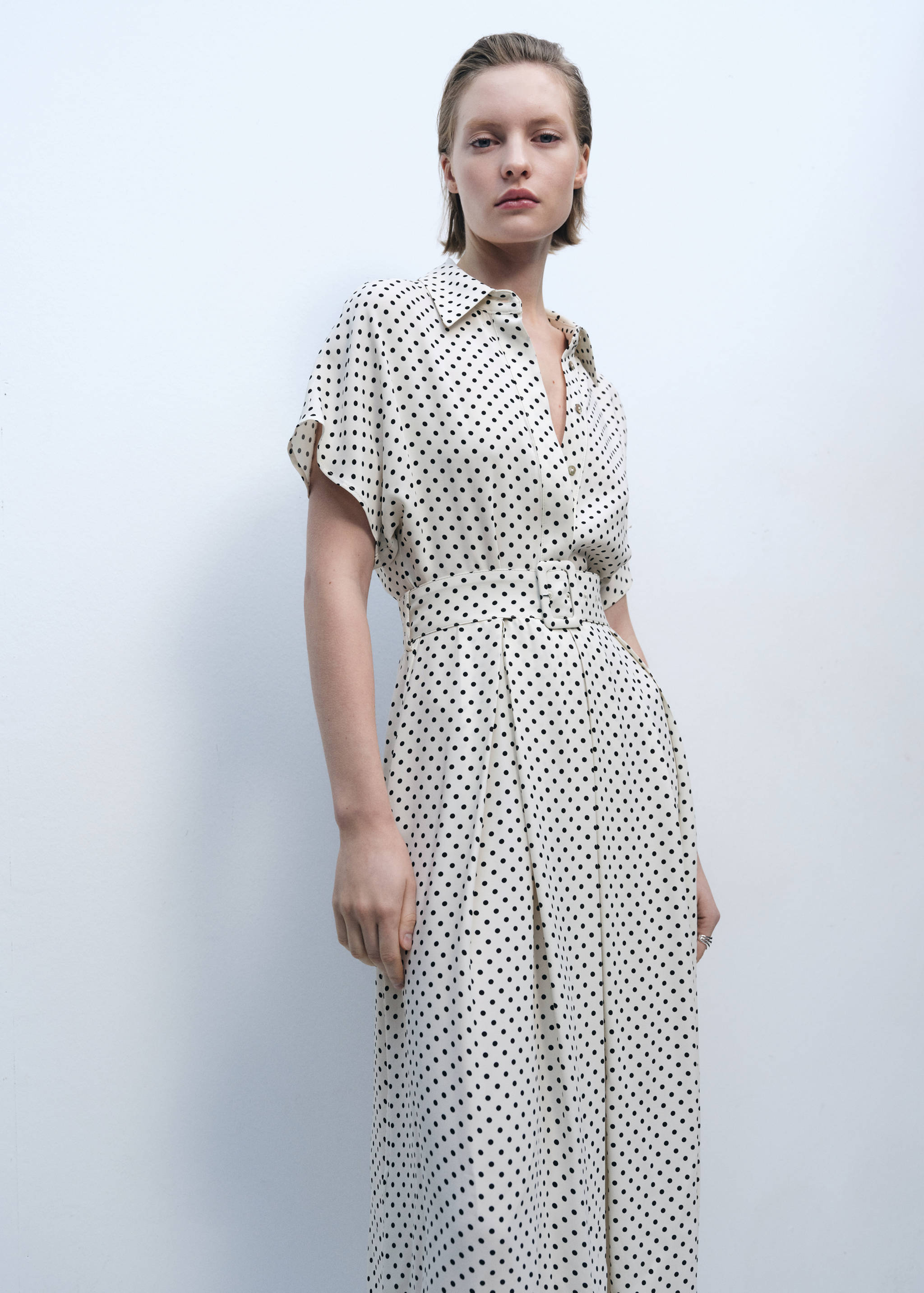 Polka-dot dress with belt - Medium plane