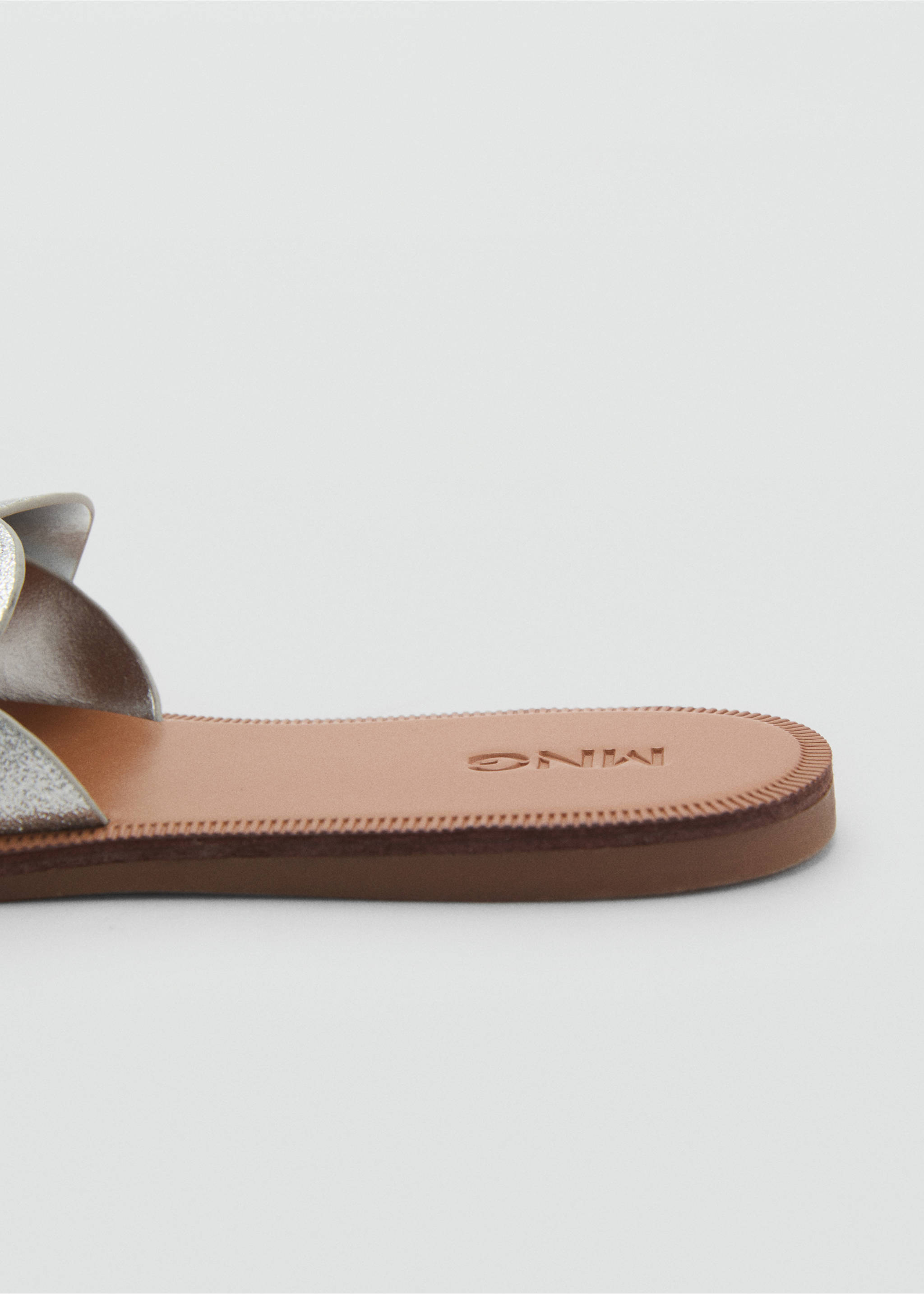 Metallic interlaced sandals - Details of the article 2, Silver. Ref: 87086357-00.