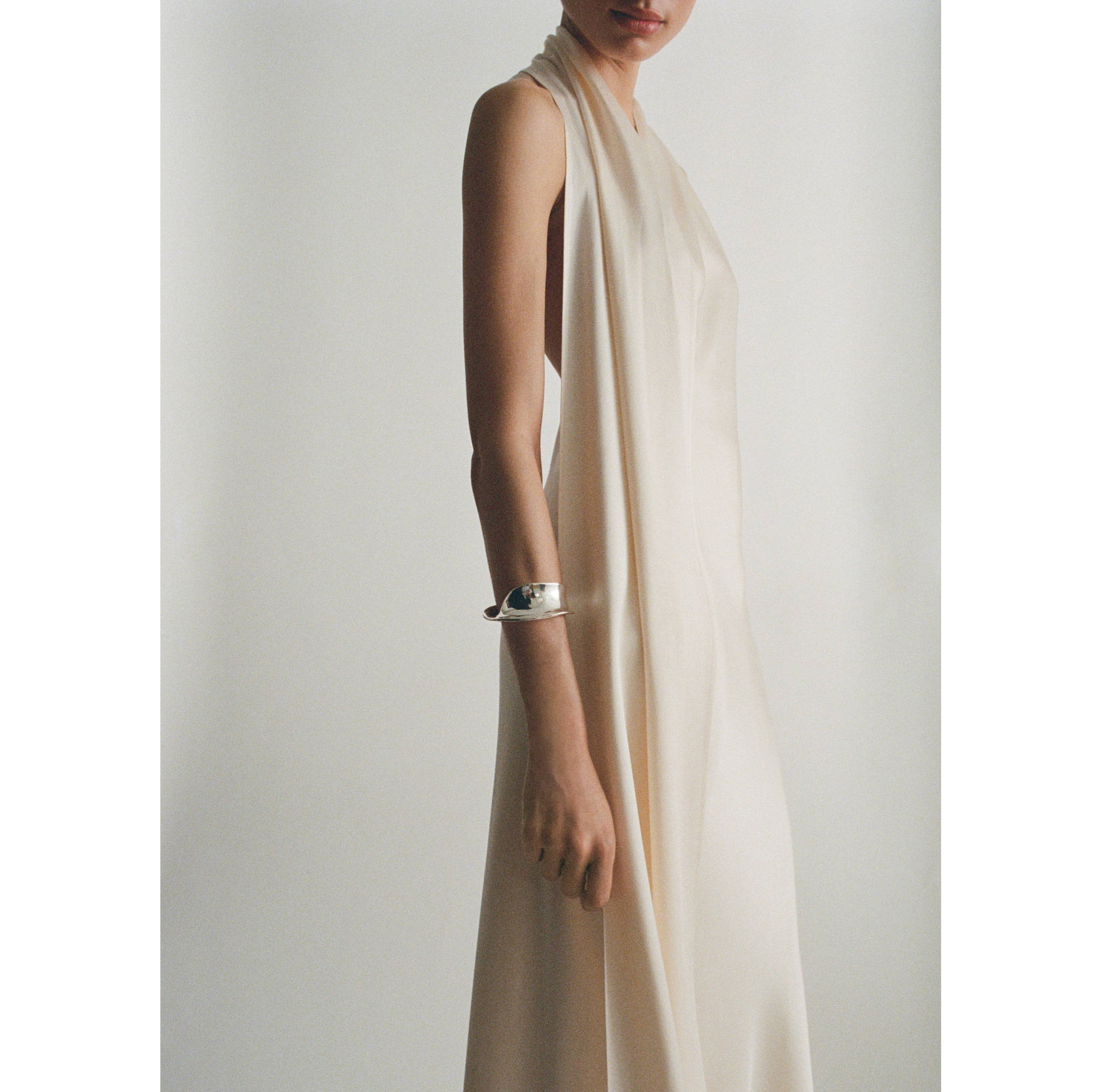 Άκαμπτο στριφτό βραχιόλι - Γενικό πλάνο