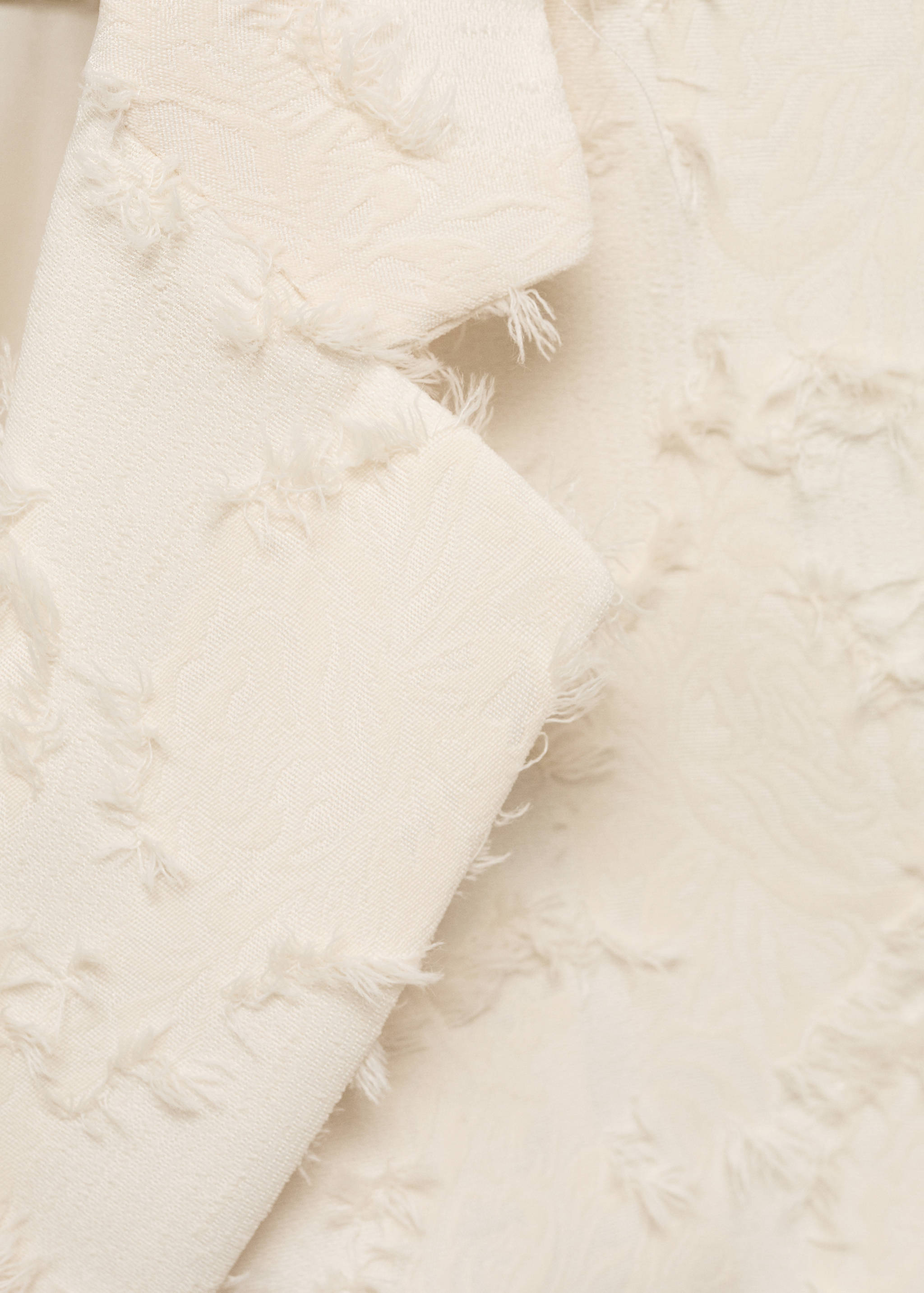 Colete com textura e cinto - Pormenor do artigo 8