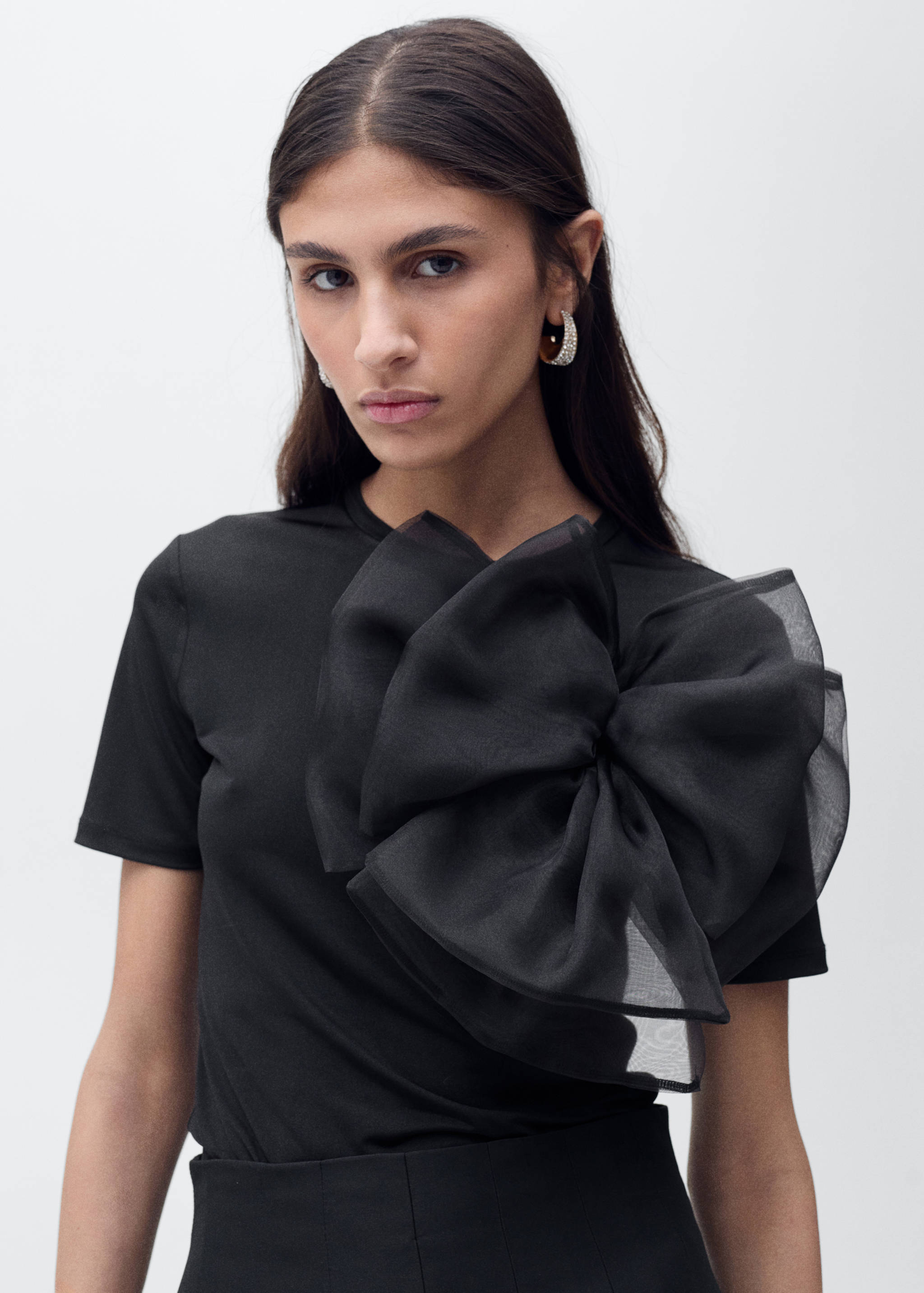 Short-sleeved t-shirt with maxi-bow decoration - Medium plane