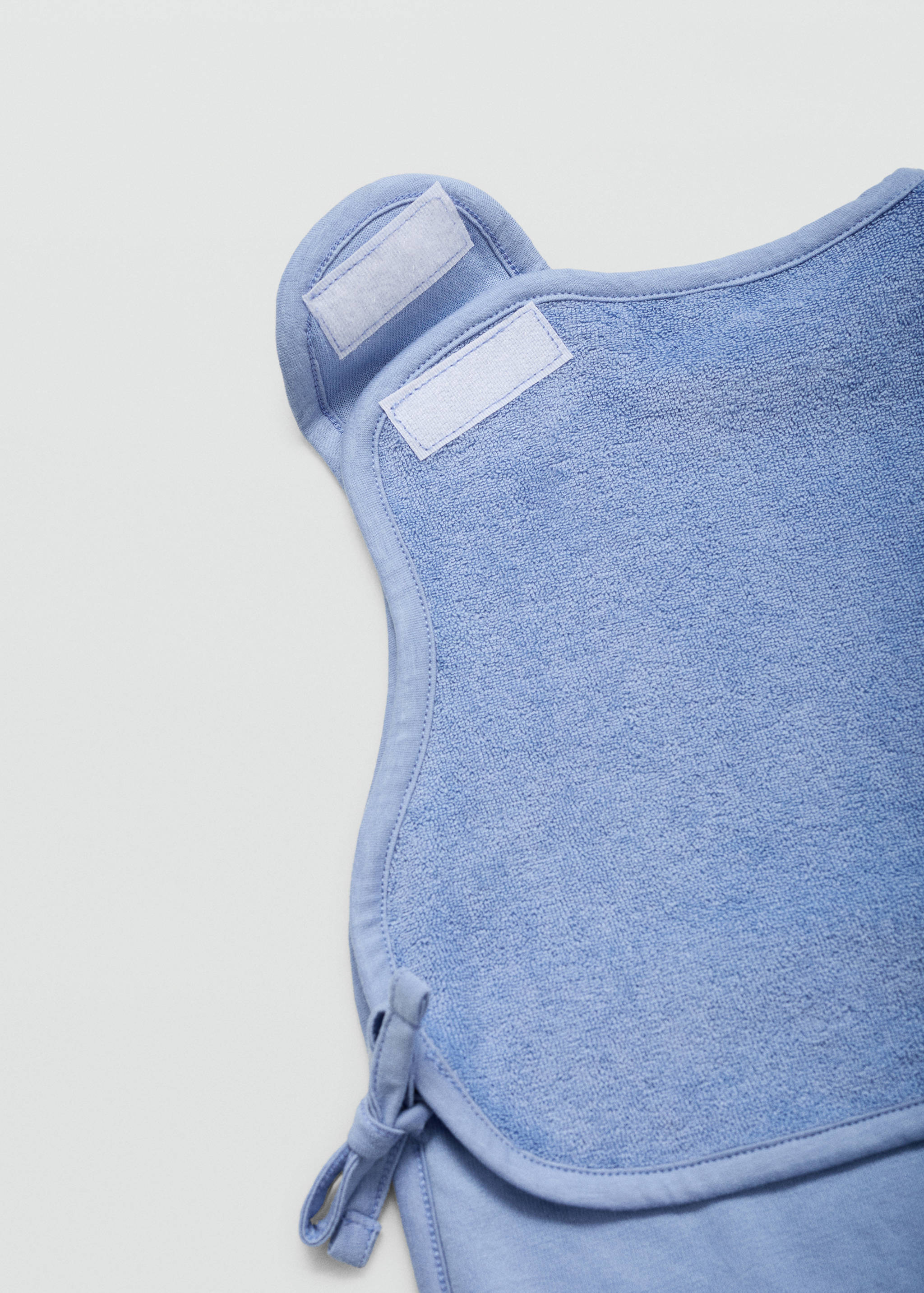 Terry cloth bib with embroidered details - Details of the article 2