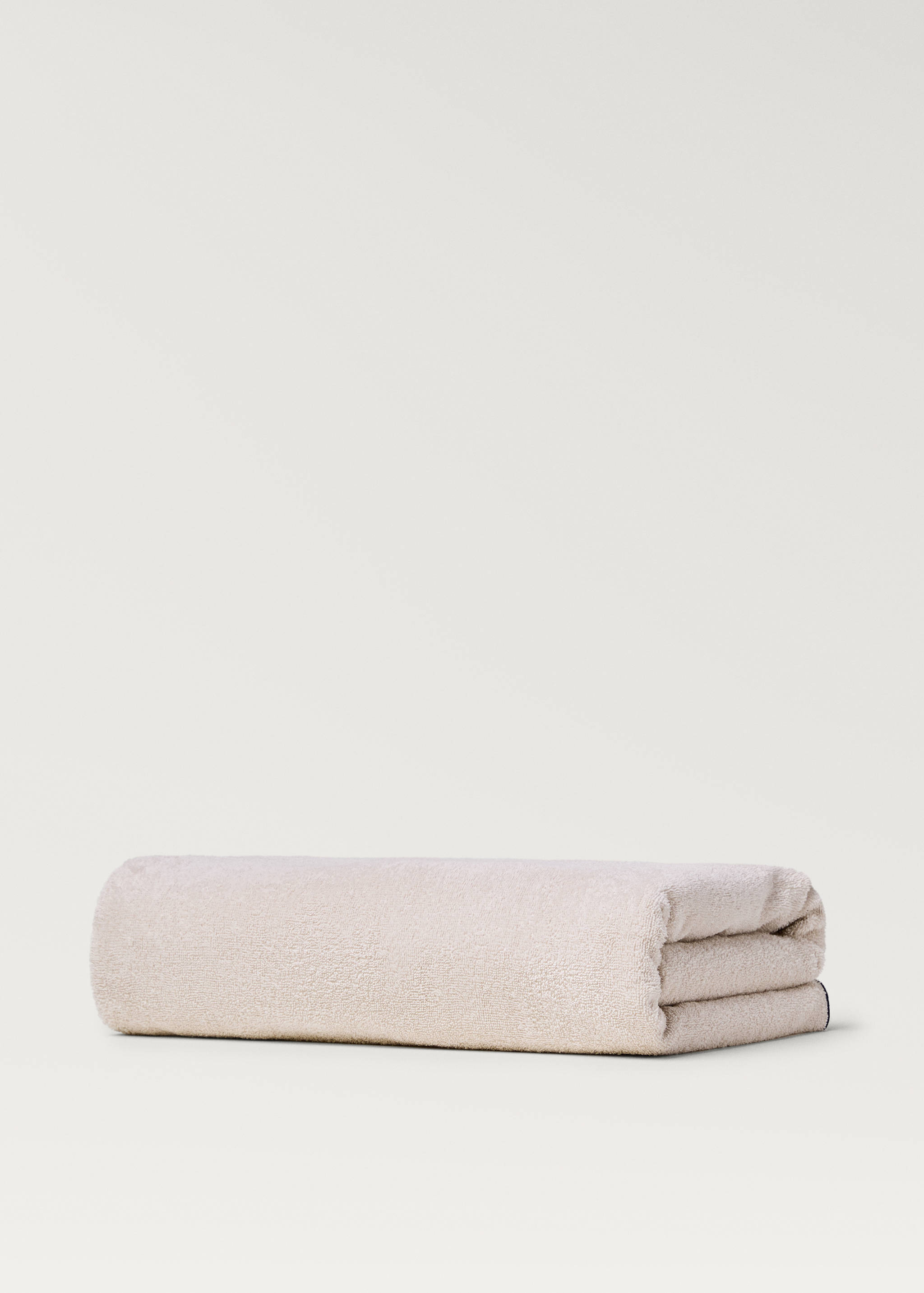 Strandtuch mit kontrastierendem Overlock-Saum - Detail des Artikels 3