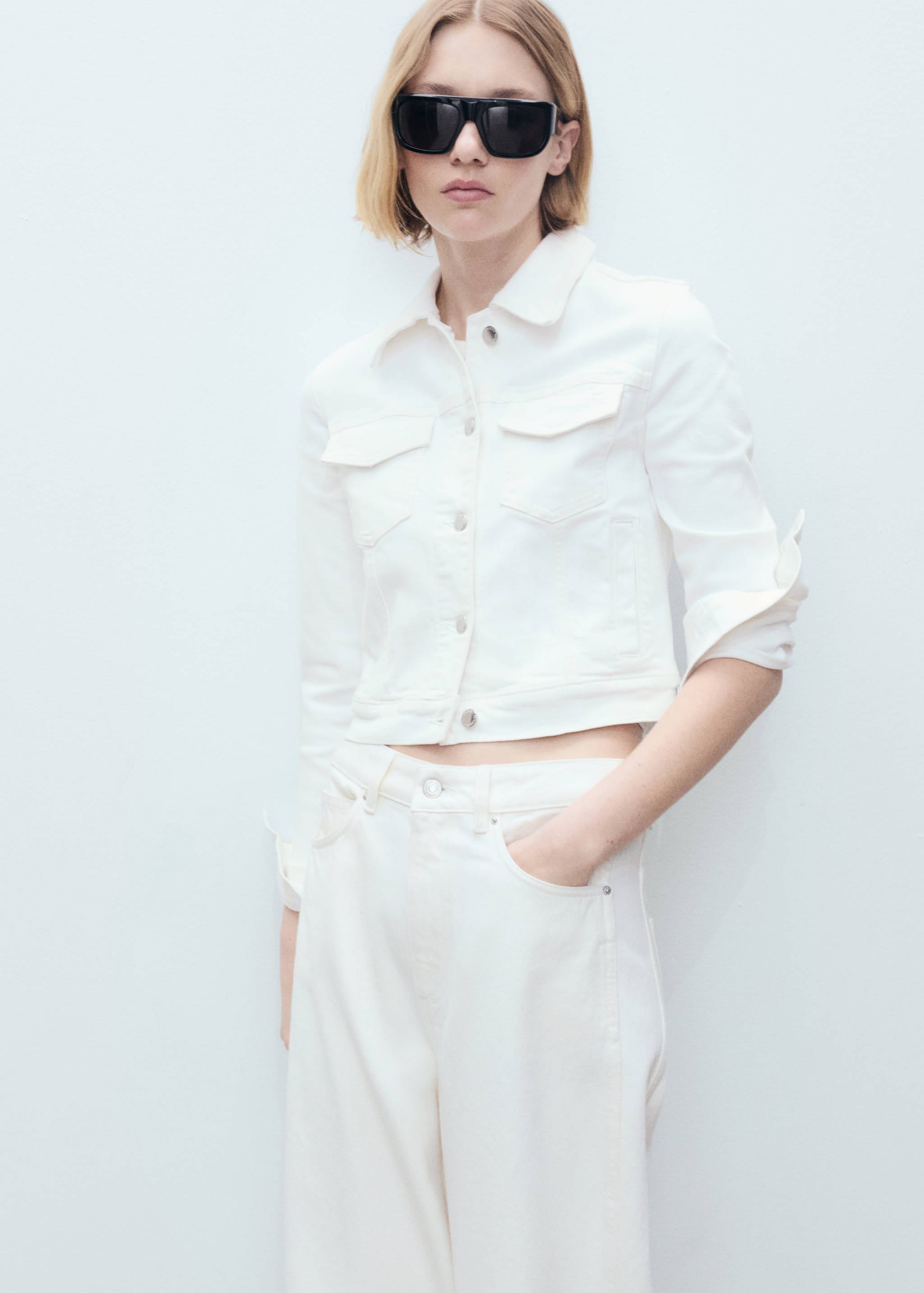 Chaqueta vaquera crop - Plano medio