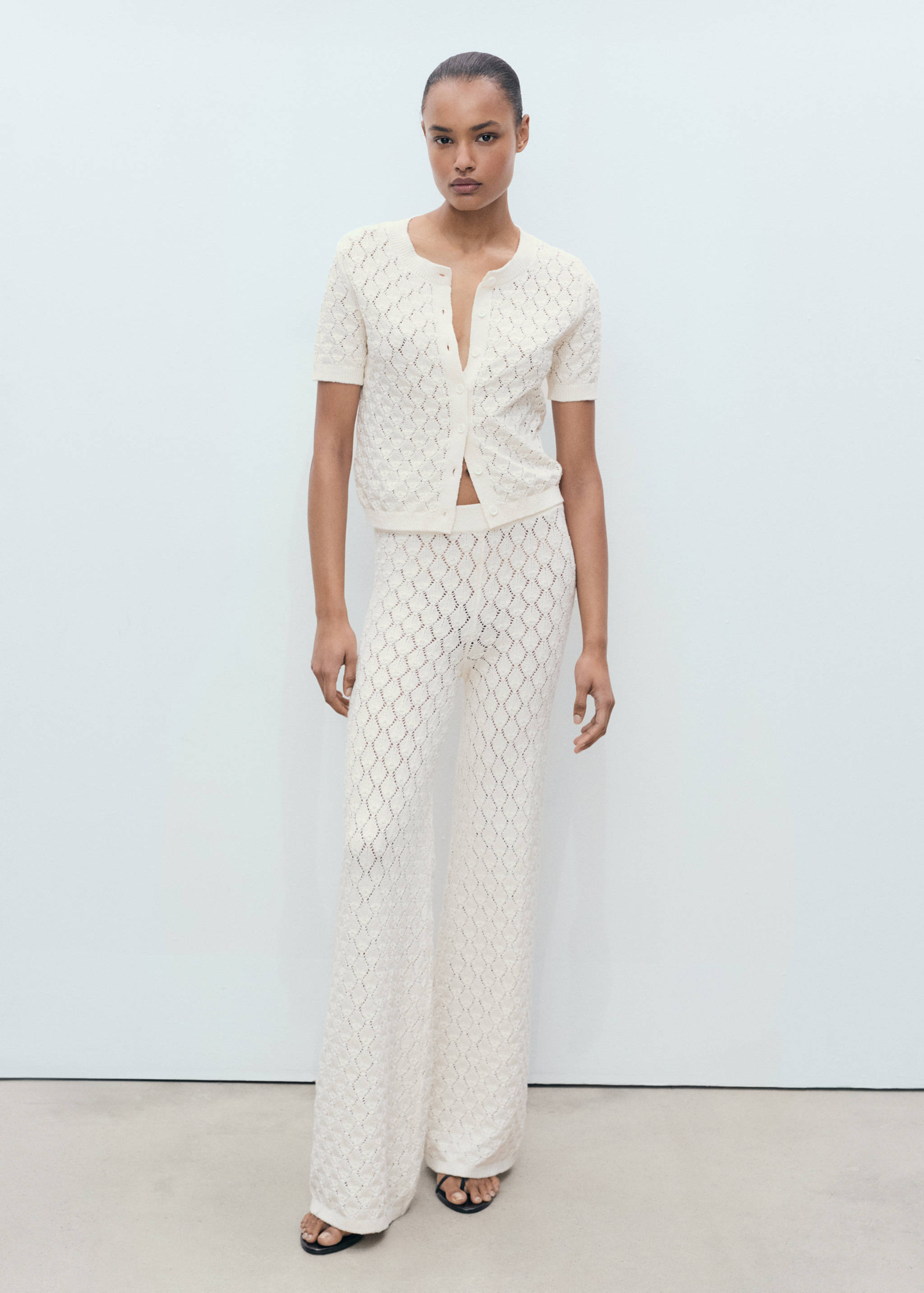 Short-sleeved openwork knitted cardigan - General plane