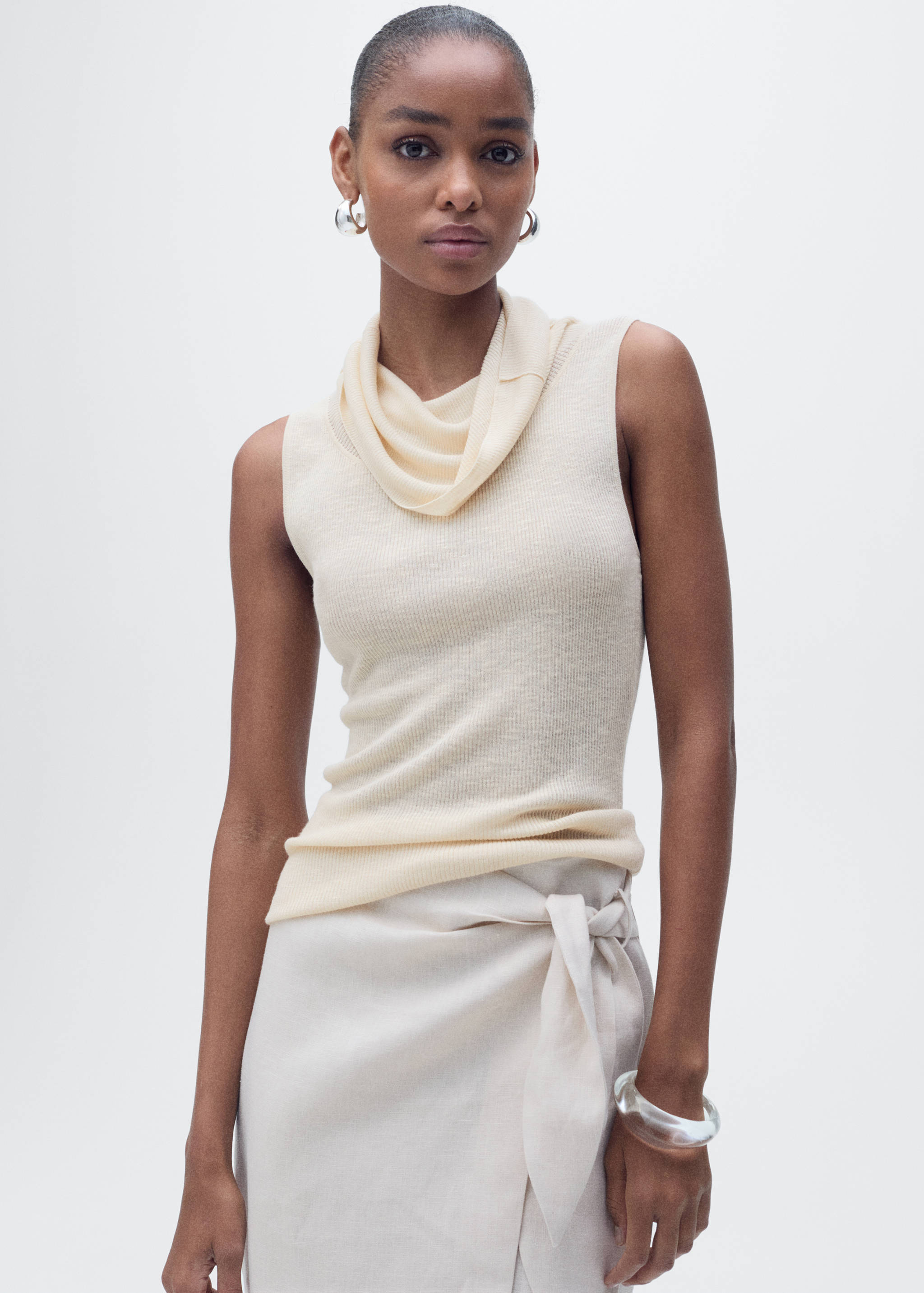 Knitted top with draped neck - Medium plane