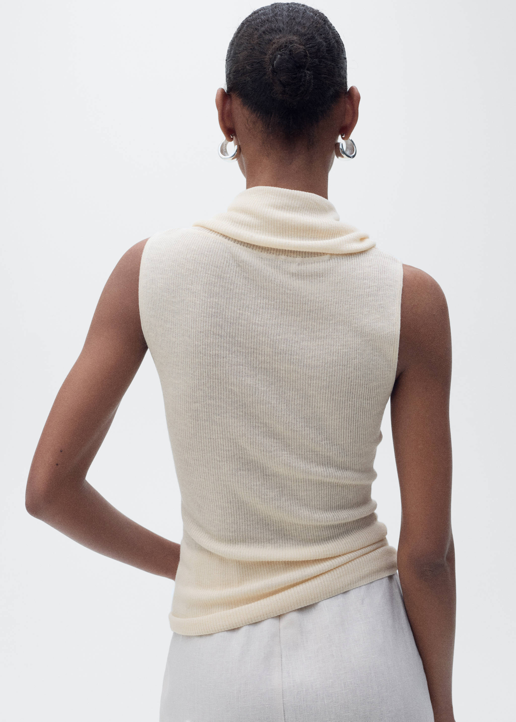 Knitted top with draped neck - Reverse of the article