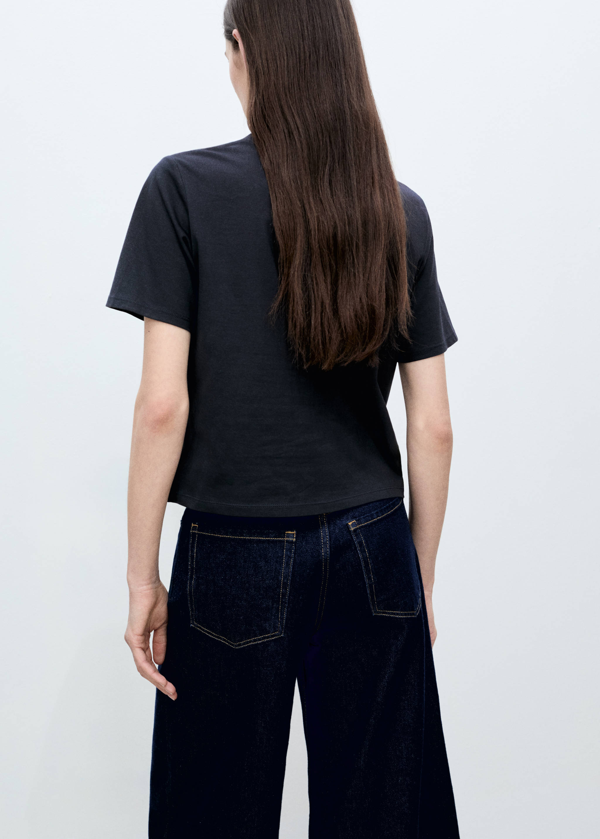 Short-sleeved t-shirt with flower appliqué - Reverse of the article