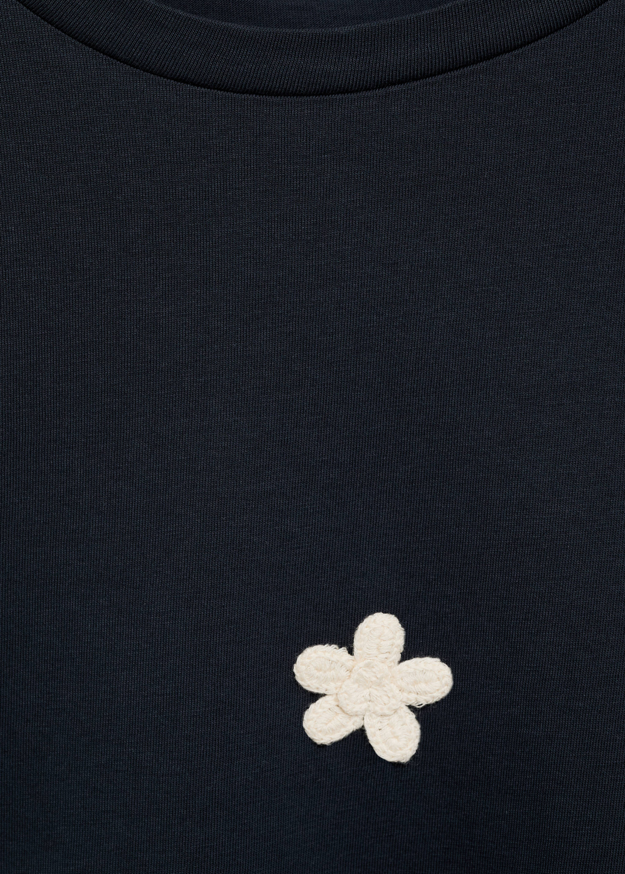 Short-sleeved t-shirt with flower appliqué - Details of the article 8