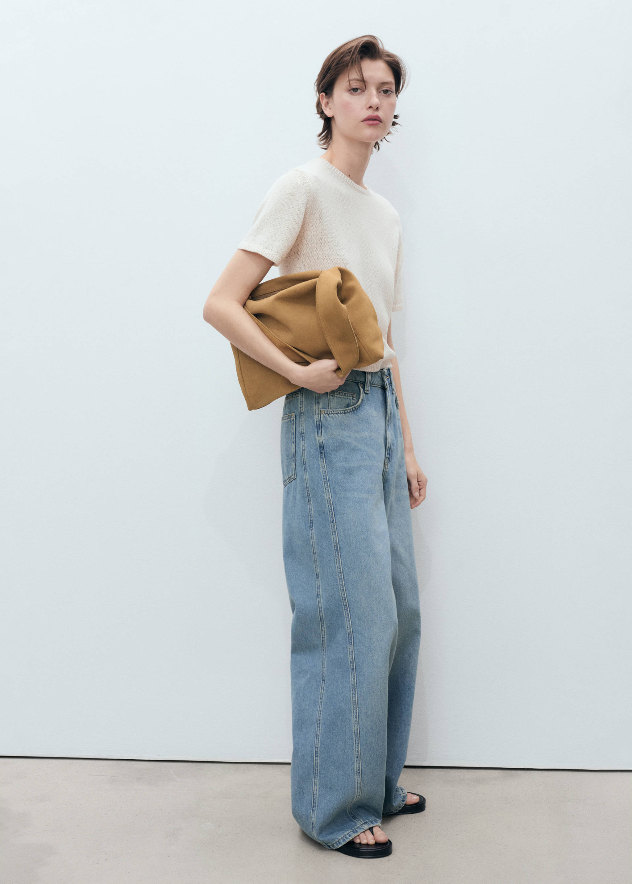 بنطلون جينز واسع الساق متوسط ​​الارتفاع - رؤية عامة