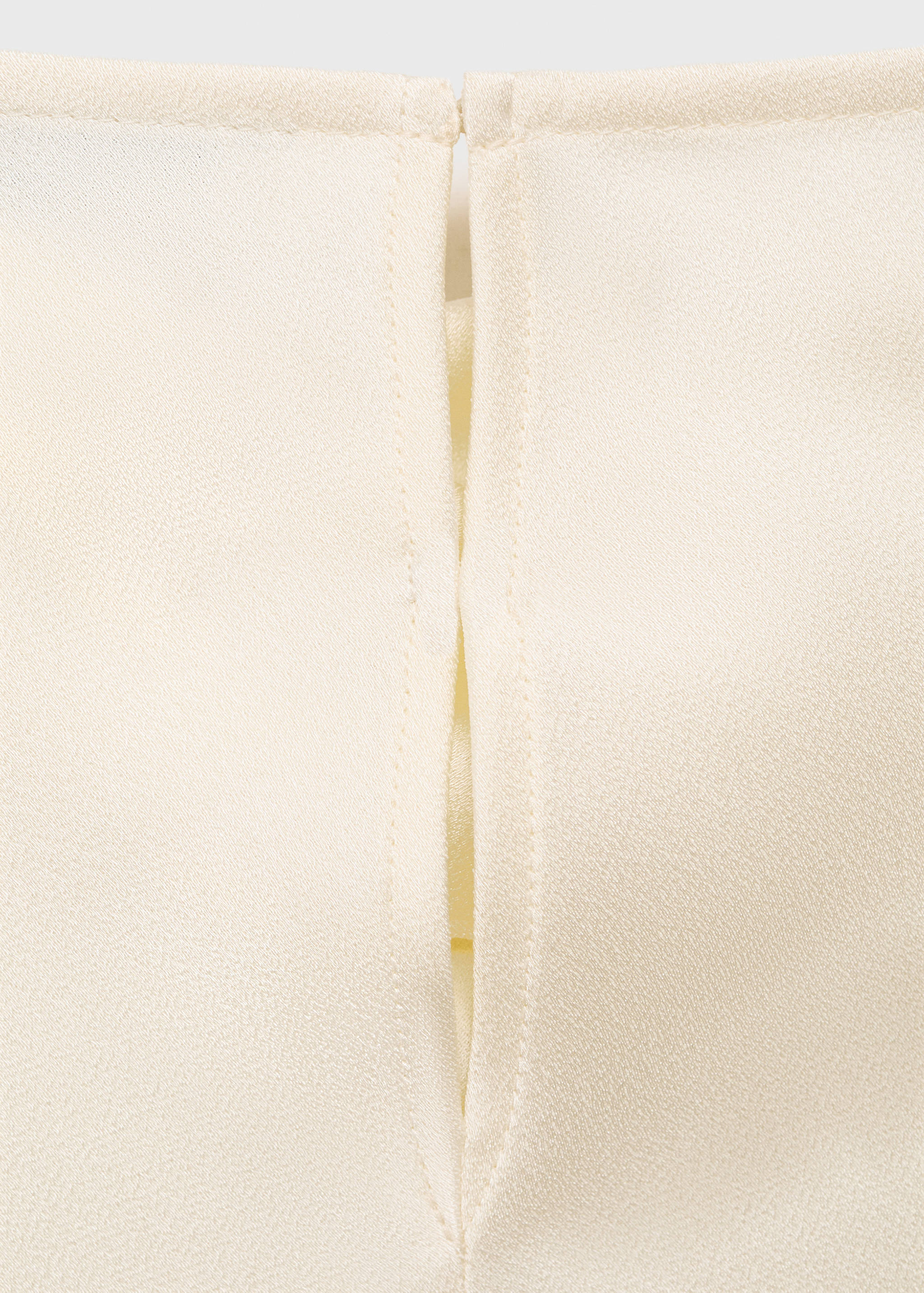 Blusa acetinada com gola drapeada - Pormenor do artigo 0