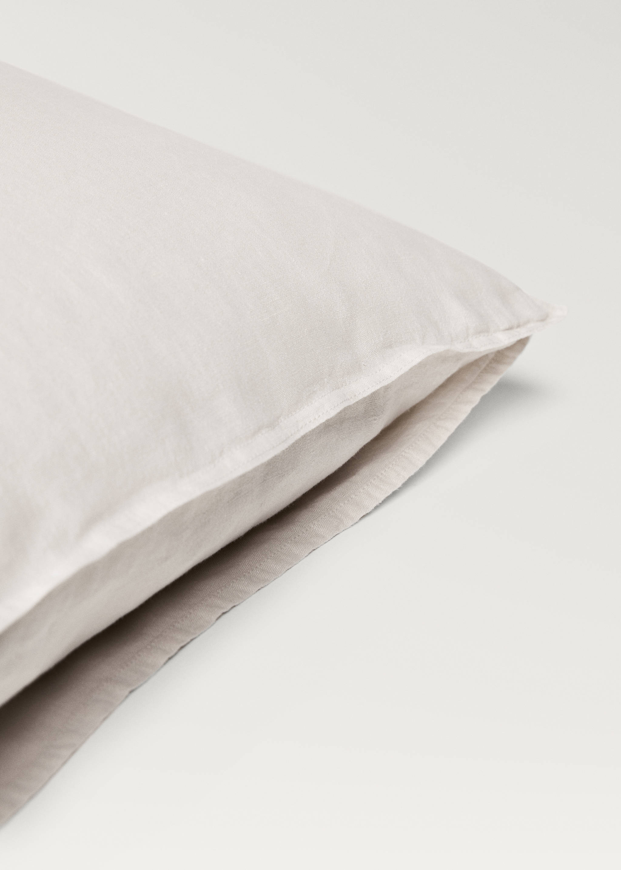 Two washed linen pillowcases 50x75 cm - Details of the article 2